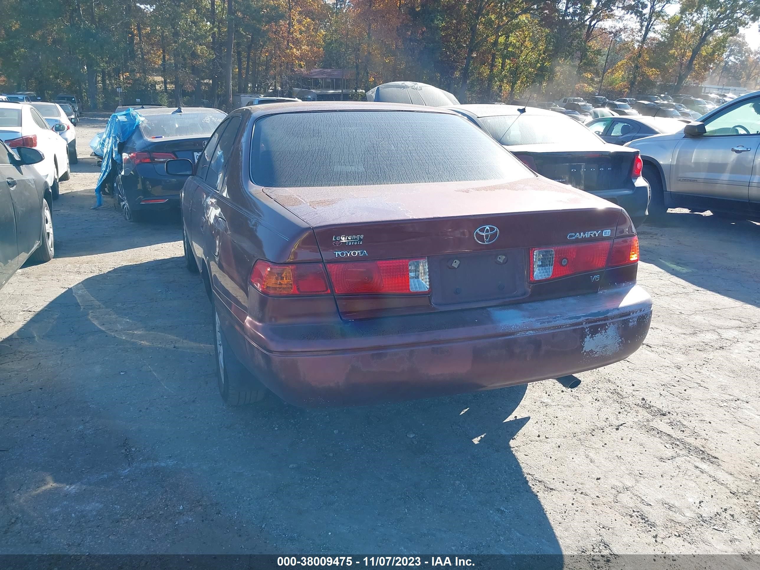 Photo 15 VIN: 4T1BF28K6YU935788 - TOYOTA CAMRY 