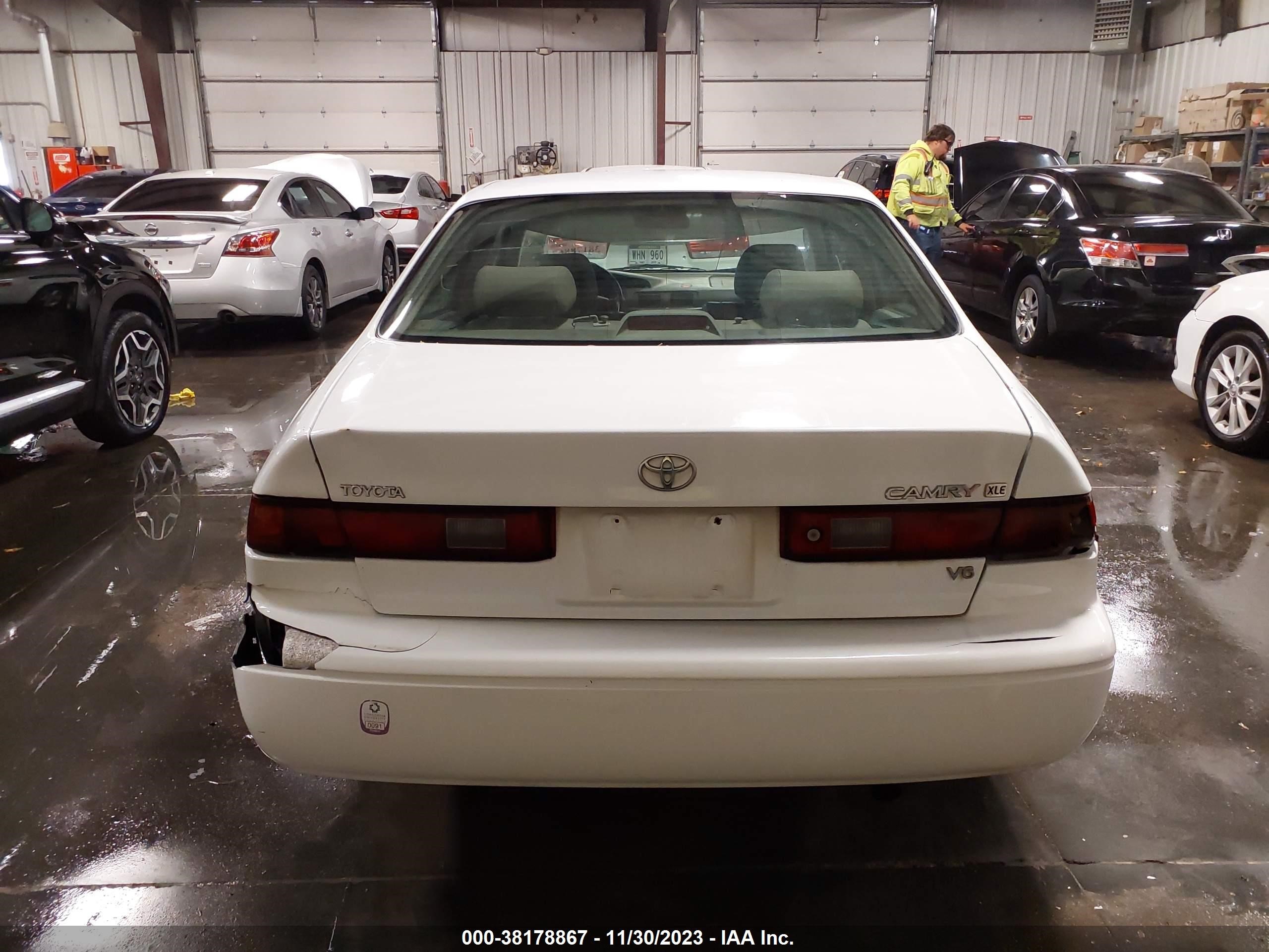 Photo 15 VIN: 4T1BF28K7WU072383 - TOYOTA CAMRY 