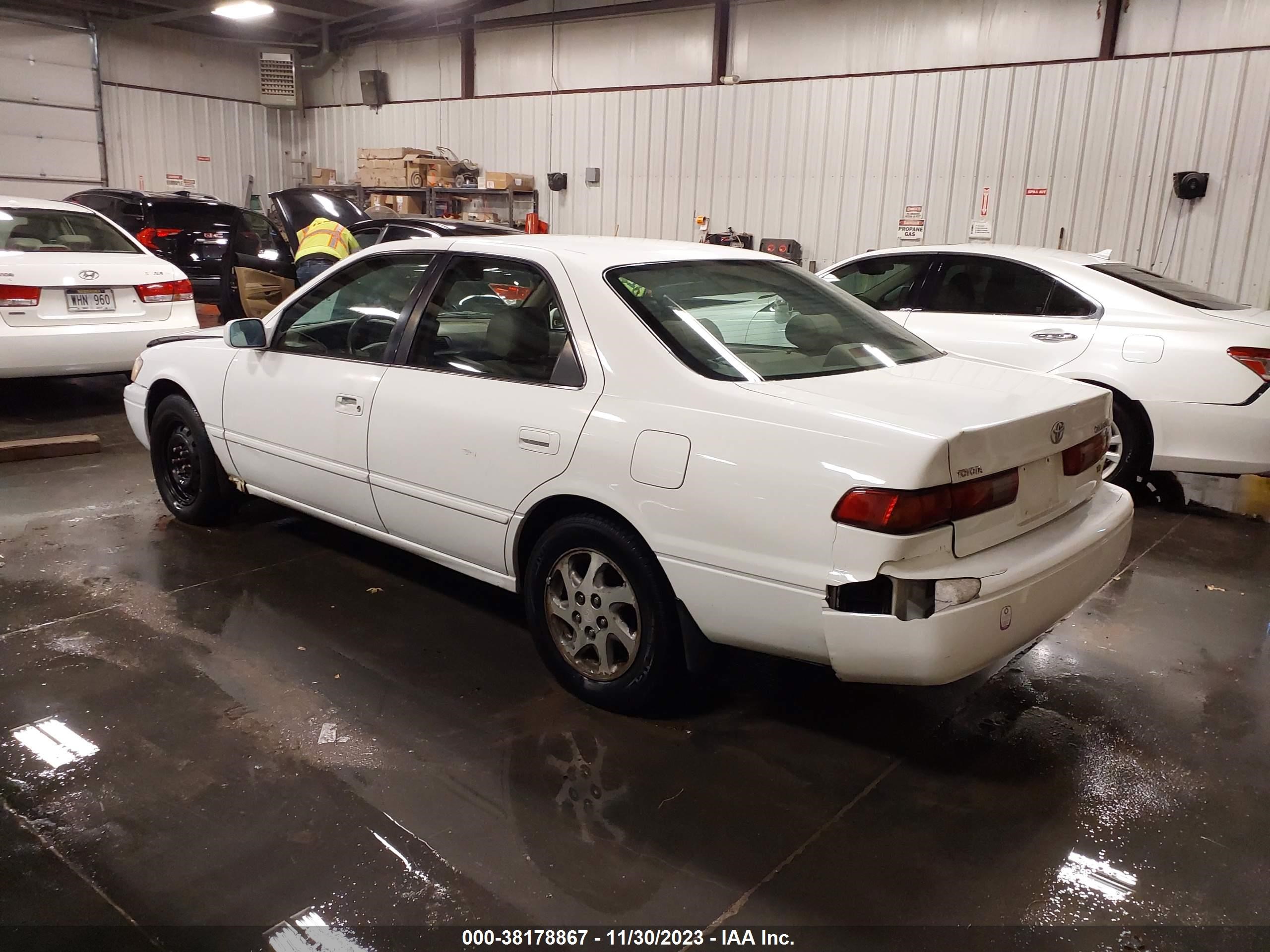 Photo 2 VIN: 4T1BF28K7WU072383 - TOYOTA CAMRY 