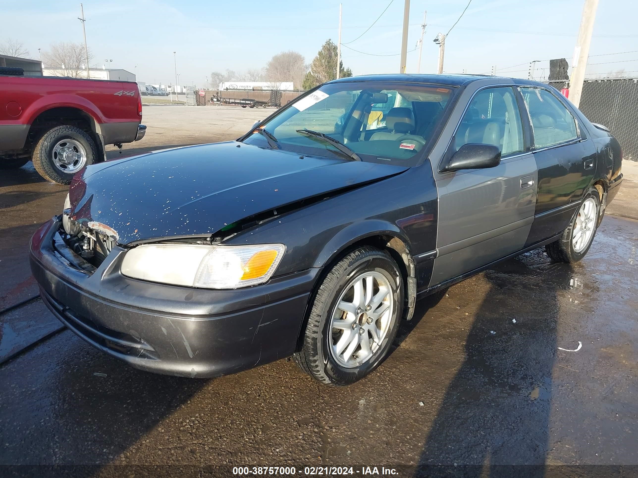 Photo 1 VIN: 4T1BF28K8YU939521 - TOYOTA CAMRY 