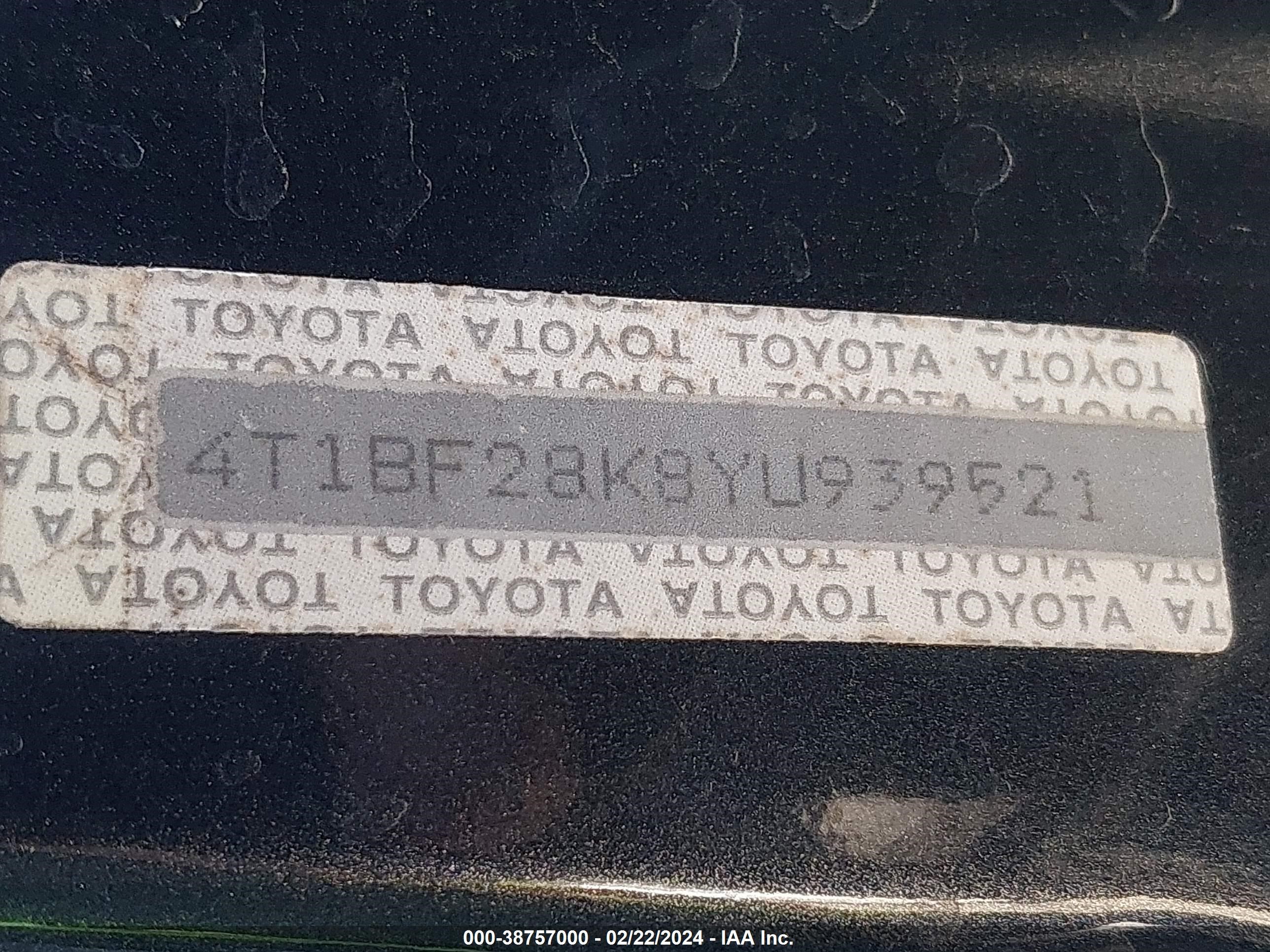 Photo 8 VIN: 4T1BF28K8YU939521 - TOYOTA CAMRY 