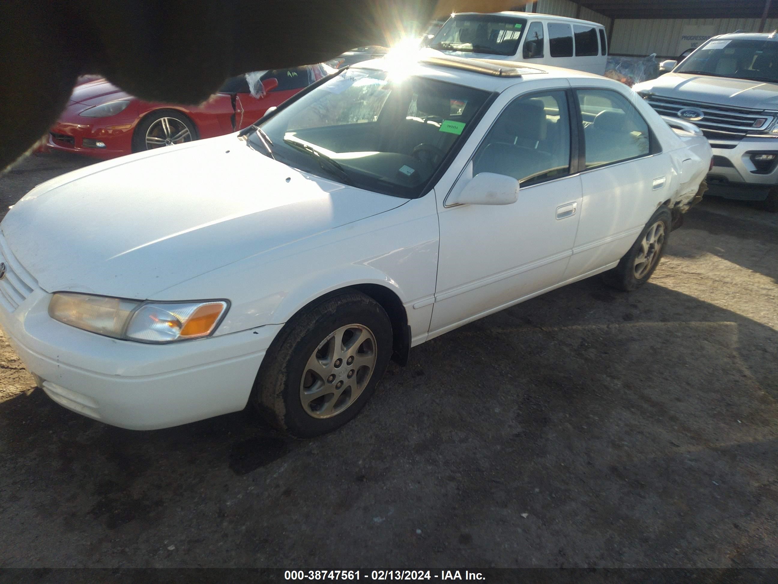 Photo 1 VIN: 4T1BF28K9WU052670 - TOYOTA CAMRY 