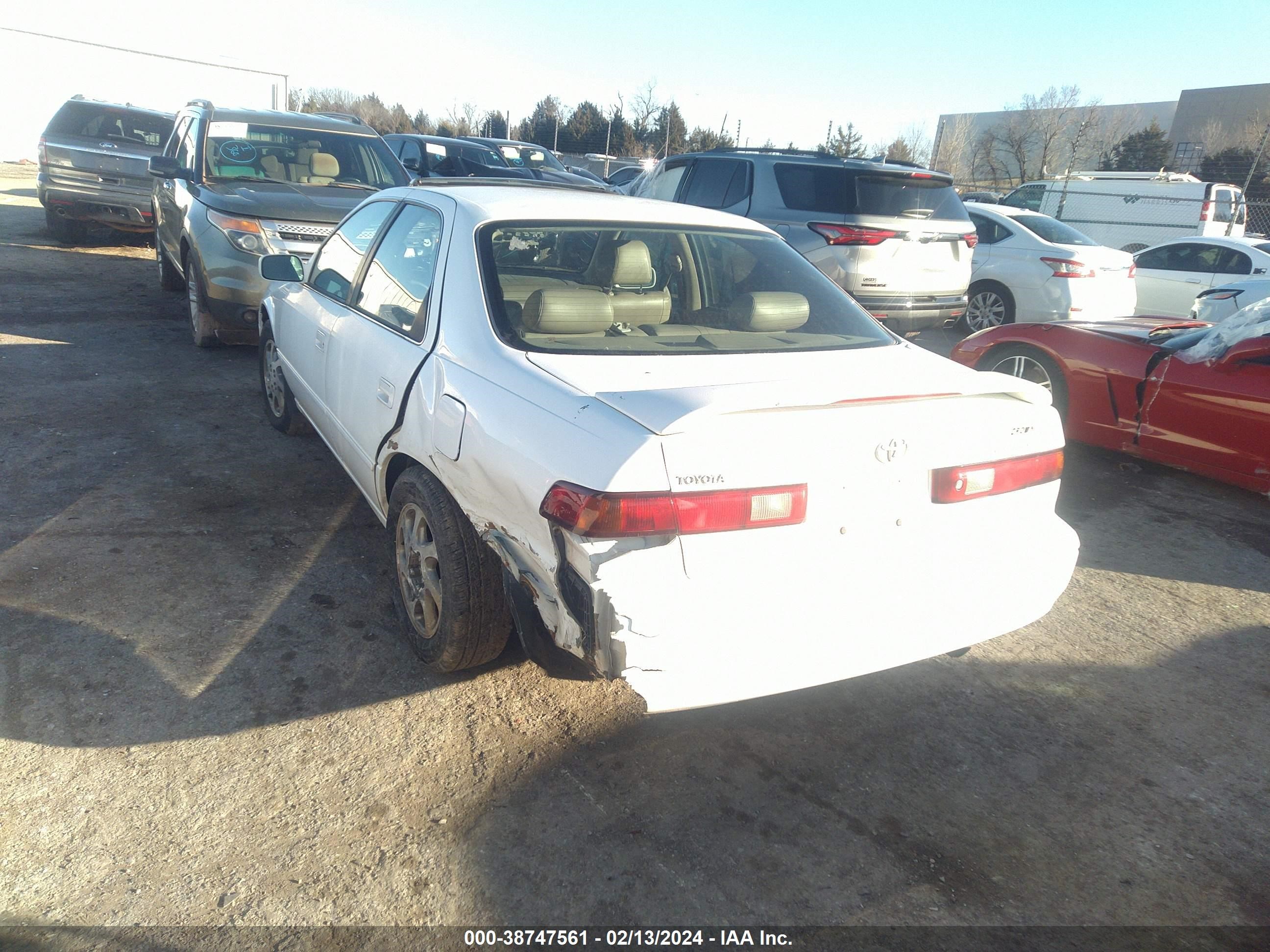 Photo 2 VIN: 4T1BF28K9WU052670 - TOYOTA CAMRY 