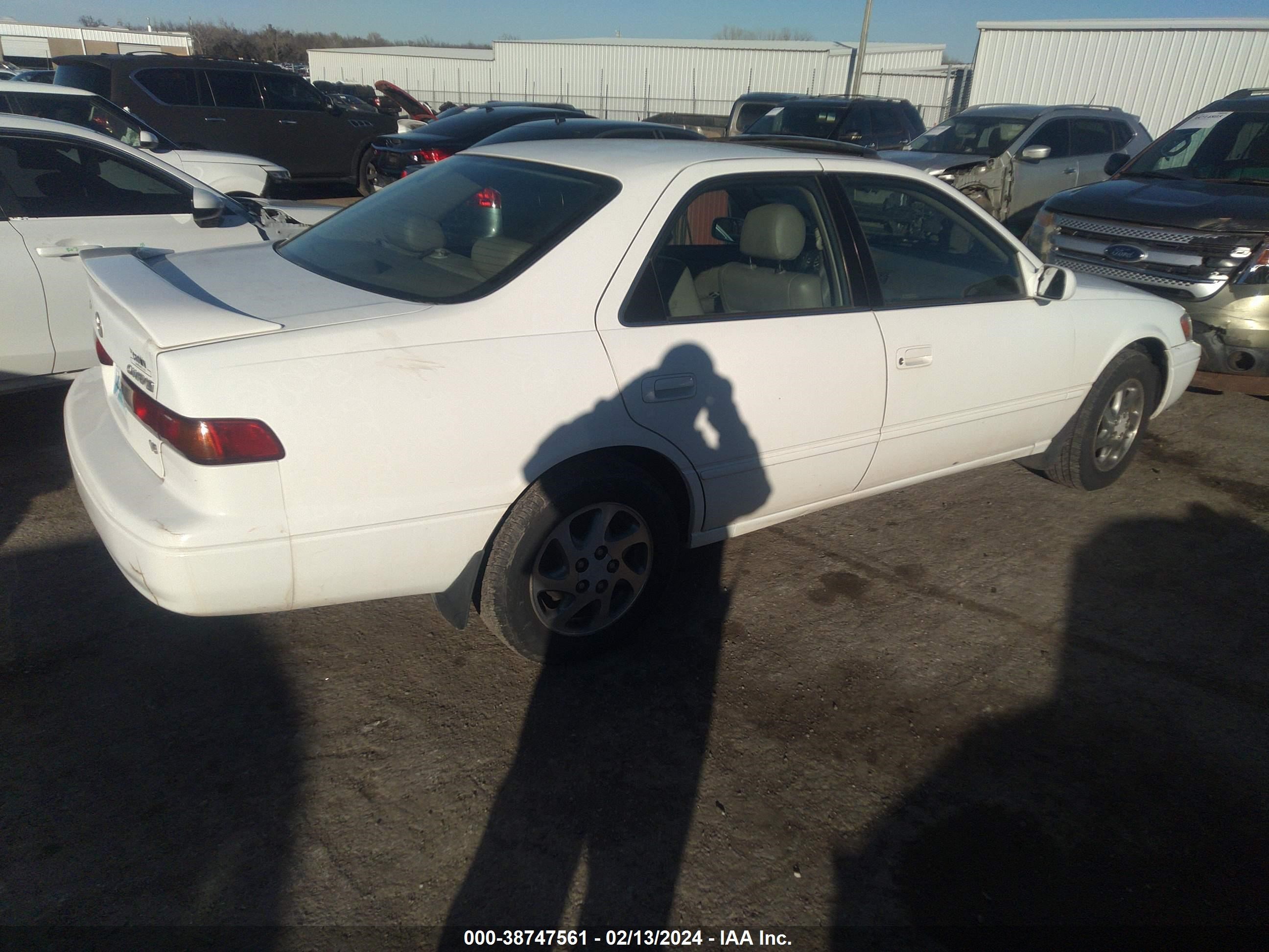 Photo 3 VIN: 4T1BF28K9WU052670 - TOYOTA CAMRY 