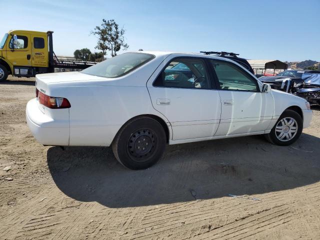 Photo 2 VIN: 4T1BF28K9YU090922 - TOYOTA CAMRY LE 