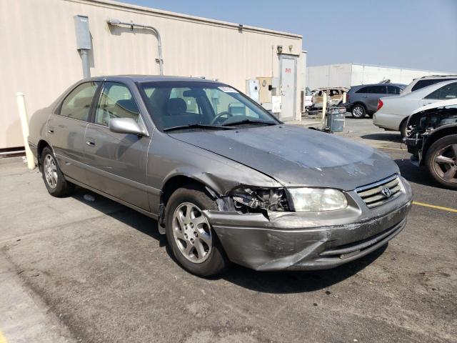 Photo 3 VIN: 4T1BF28K9YU092380 - TOYOTA CAMRY LE 