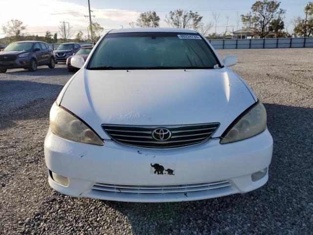 Photo 4 VIN: 4T1BF30K15U087106 - TOYOTA CAMRY LE 