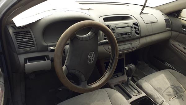 Photo 13 VIN: 4T1BF30K15U093018 - TOYOTA CAMRY 