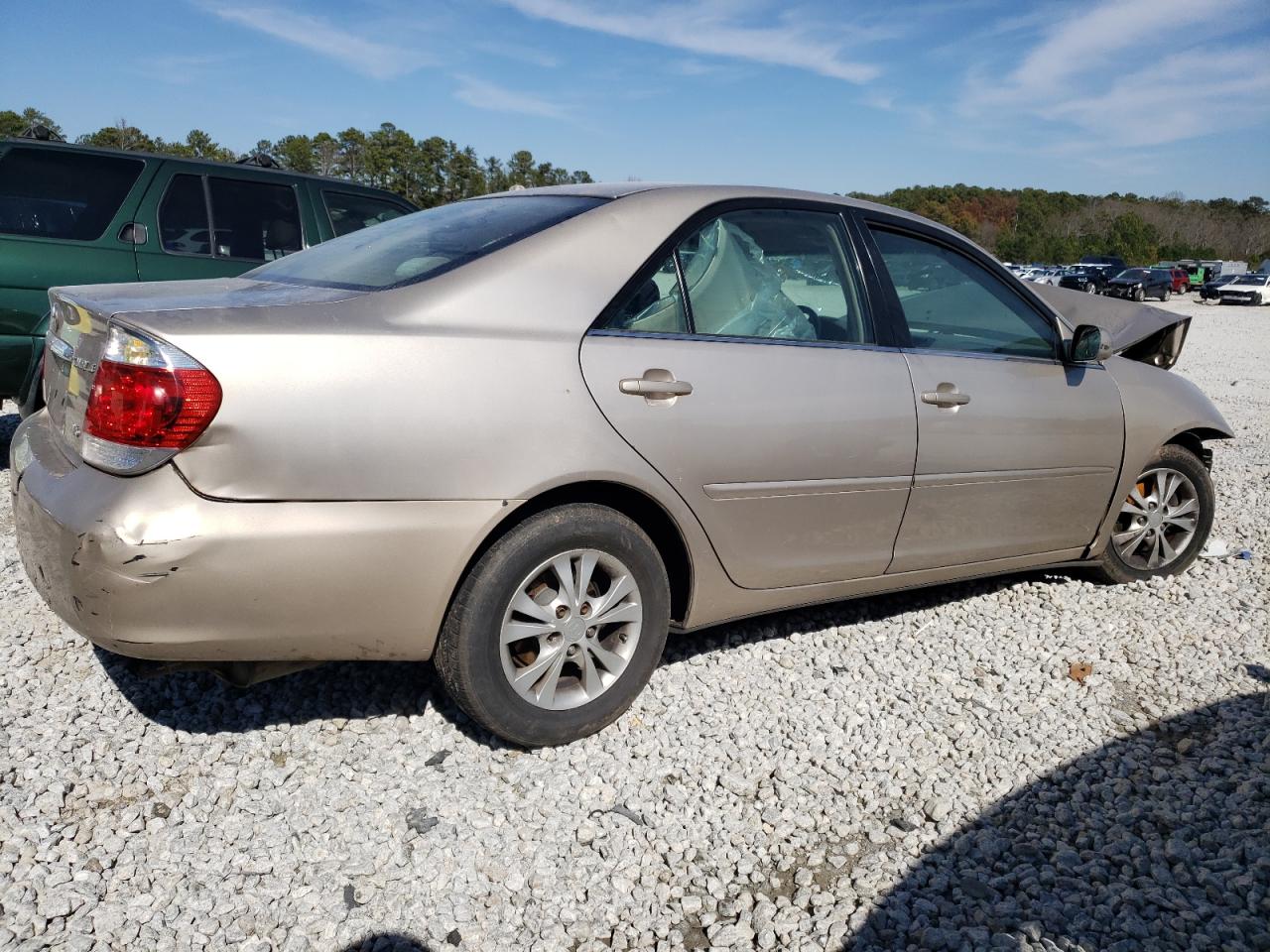 Photo 2 VIN: 4T1BF30K15U601987 - TOYOTA CAMRY 