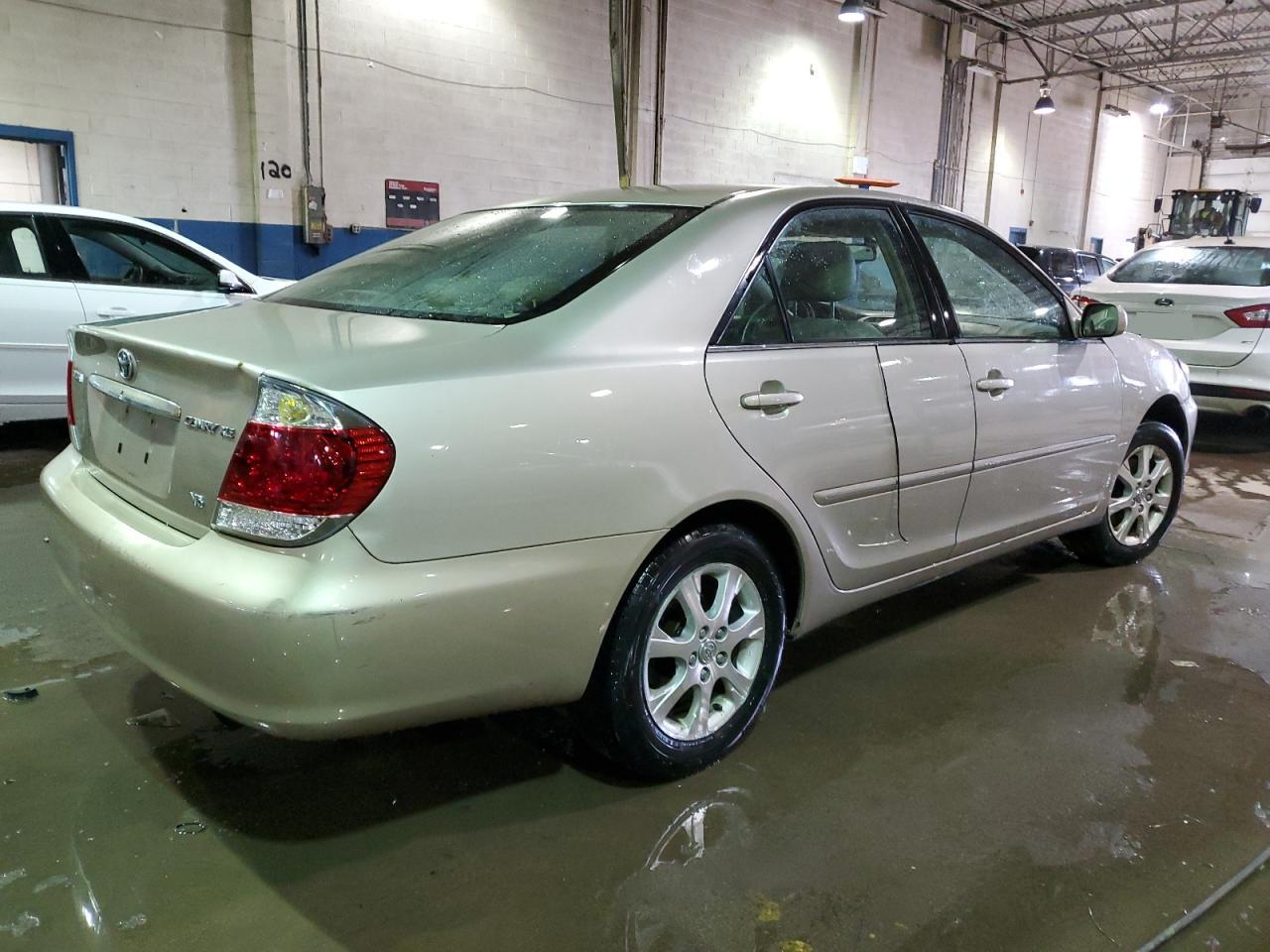 Photo 2 VIN: 4T1BF30K25U085493 - TOYOTA CAMRY 