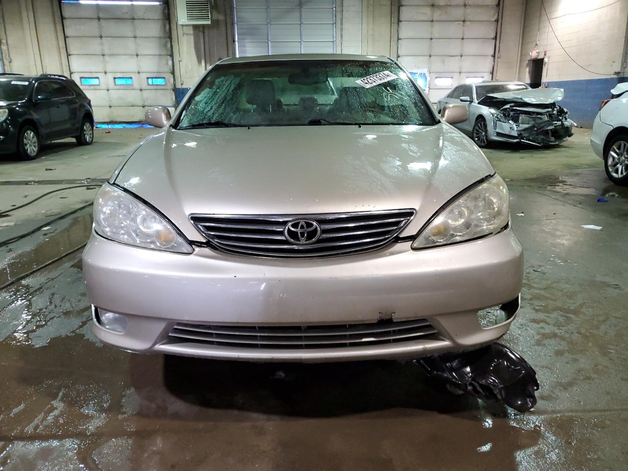 Photo 4 VIN: 4T1BF30K25U085493 - TOYOTA CAMRY 