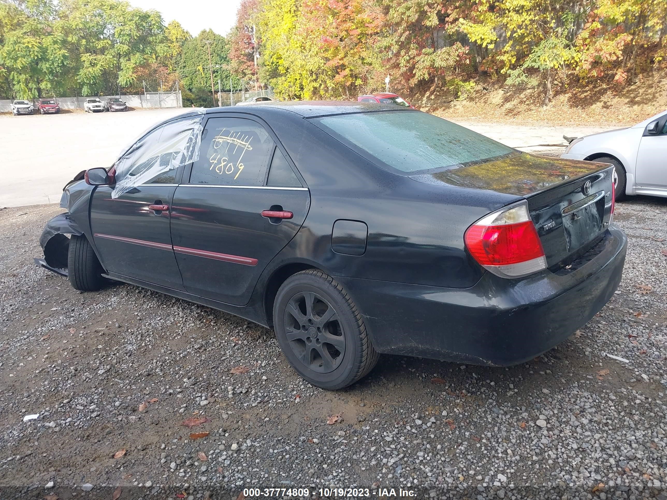 Photo 2 VIN: 4T1BF30K25U093500 - TOYOTA CAMRY 