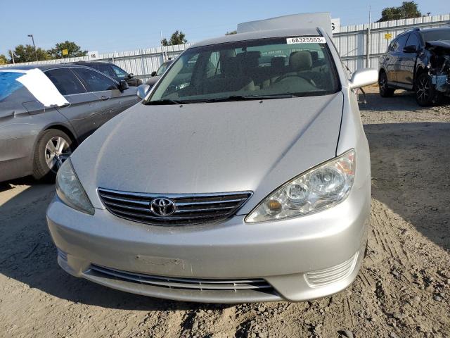 Photo 4 VIN: 4T1BF30K25U102888 - TOYOTA CAMRY LE 