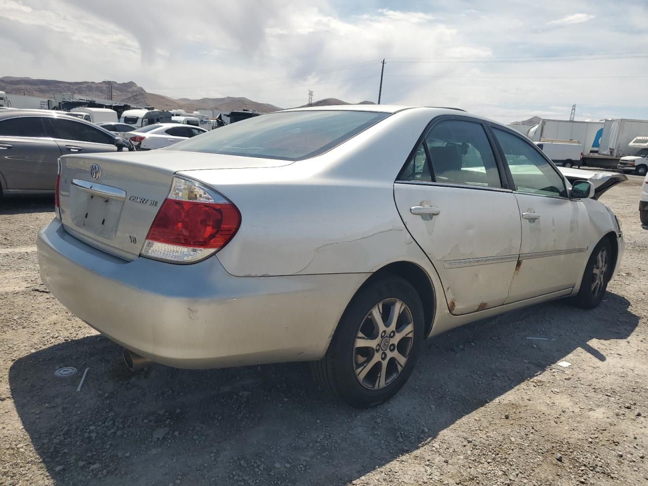 Photo 2 VIN: 4T1BF30K25U104463 - TOYOTA CAMRY 