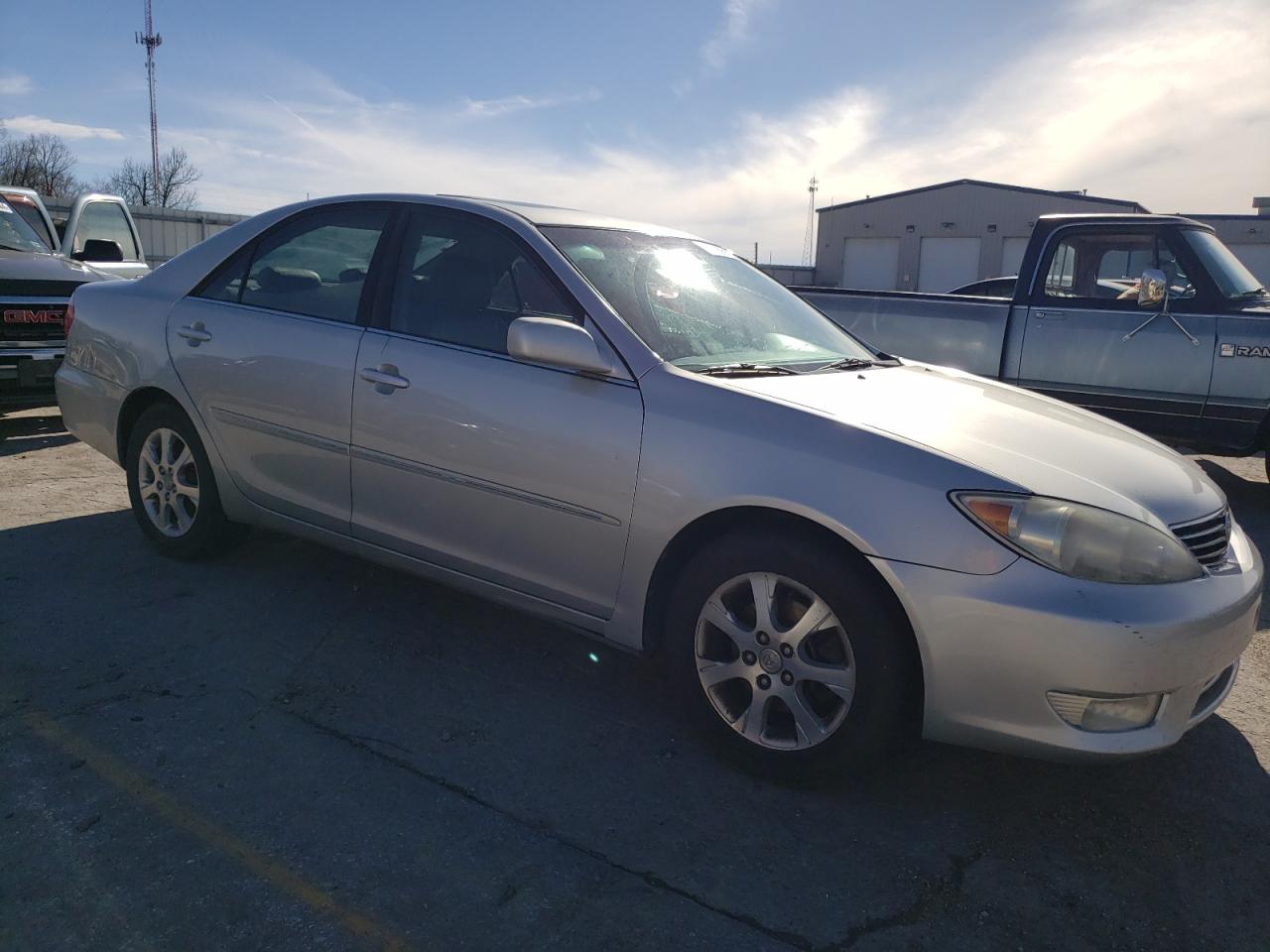 Photo 3 VIN: 4T1BF30K25U592166 - TOYOTA CAMRY 