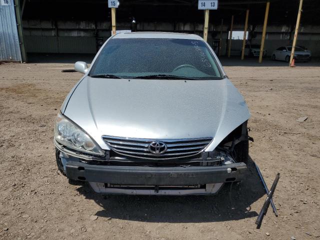 Photo 4 VIN: 4T1BF30K25U600413 - TOYOTA CAMRY LE 