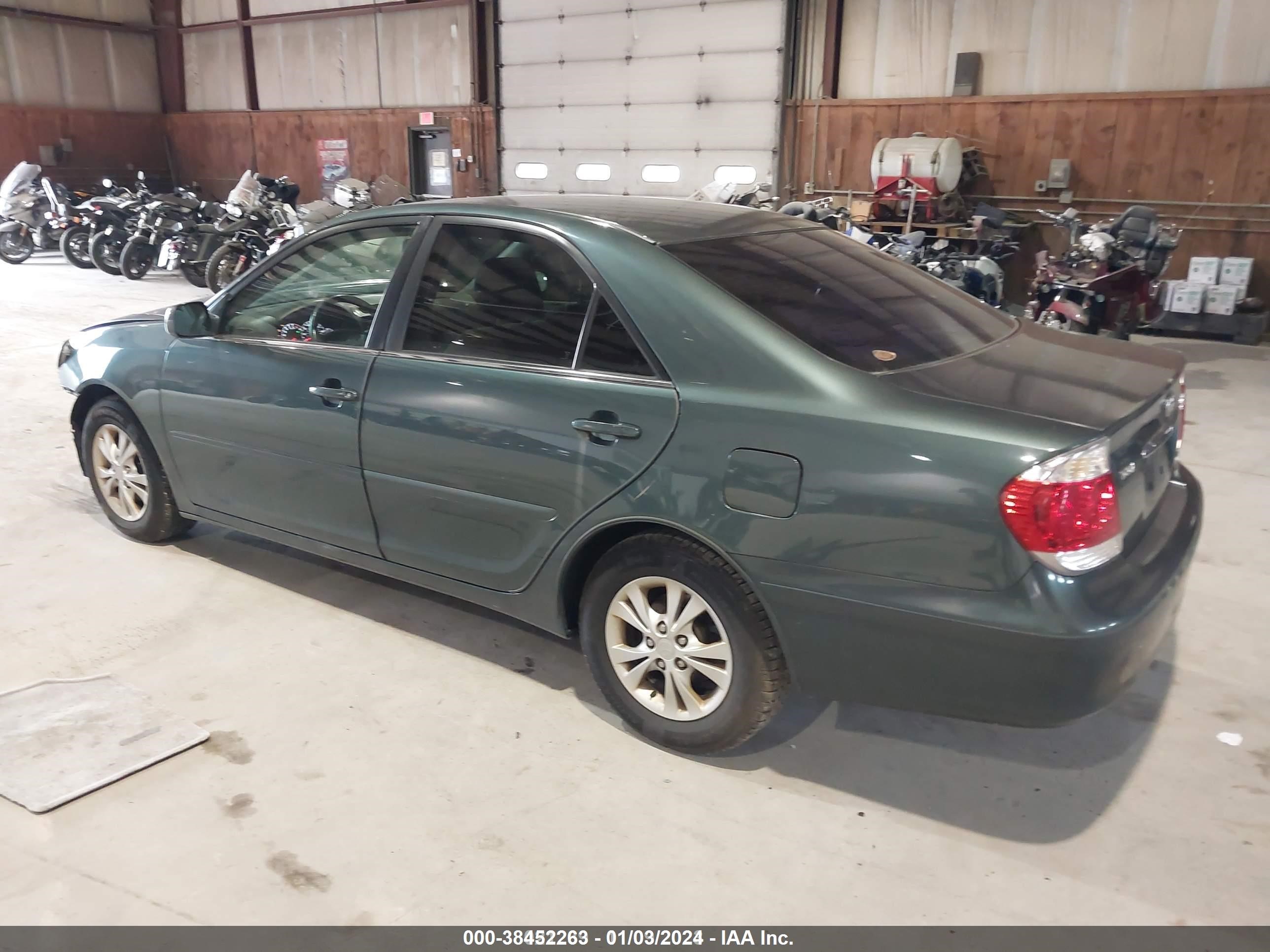 Photo 2 VIN: 4T1BF30K35U094462 - TOYOTA CAMRY 