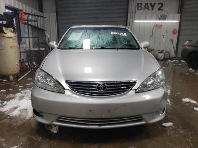 Photo 4 VIN: 4T1BF30K45U602406 - TOYOTA CAMRY LE 