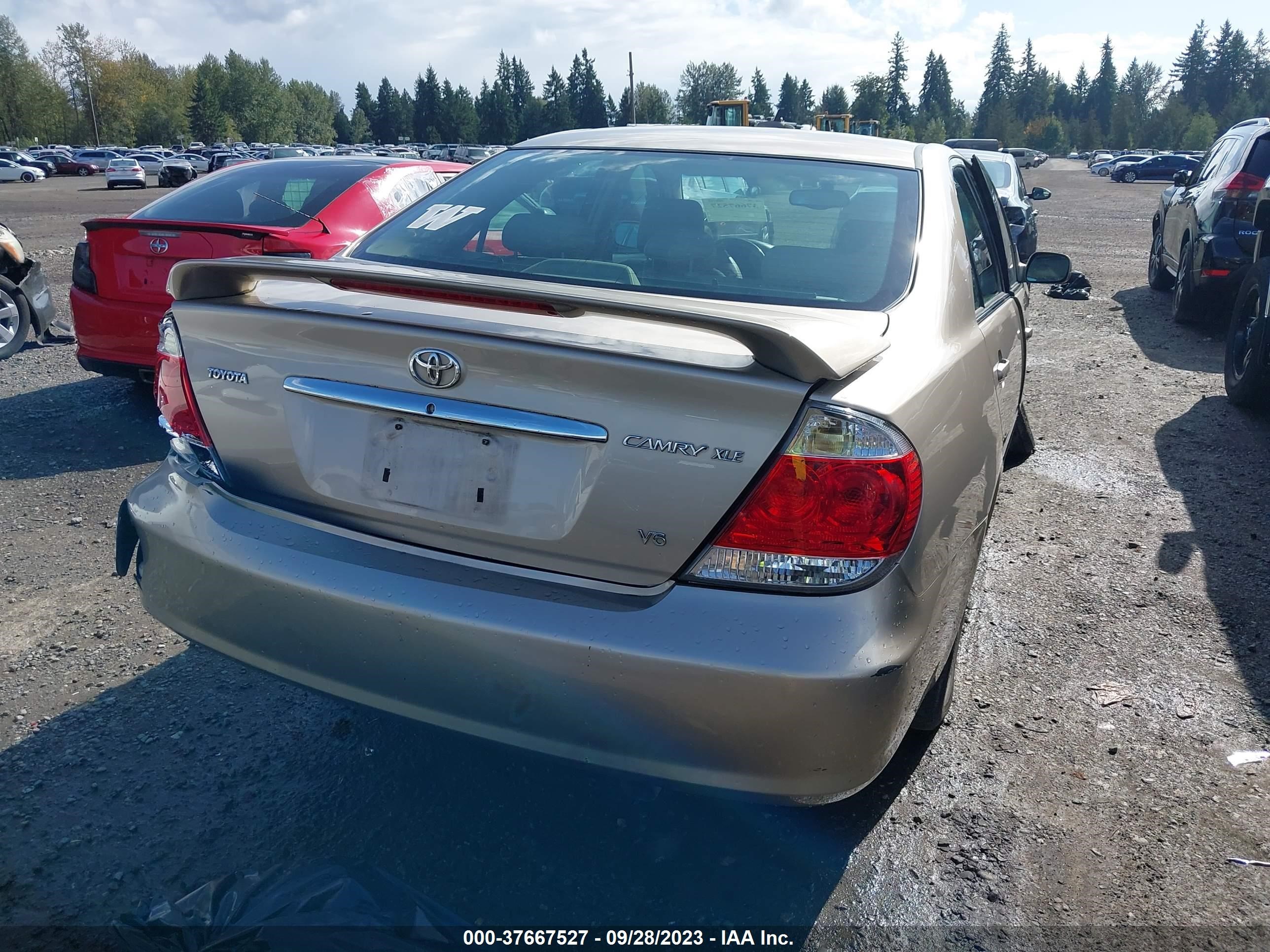 Photo 3 VIN: 4T1BF30K65U090437 - TOYOTA CAMRY 