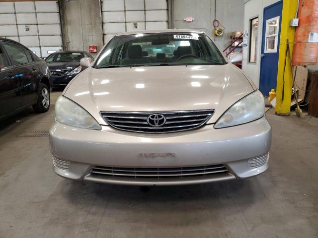 Photo 4 VIN: 4T1BF30K65U603055 - TOYOTA CAMRY LE 