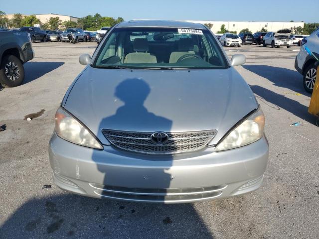 Photo 4 VIN: 4T1BF30K72U022031 - TOYOTA CAMRY LE 