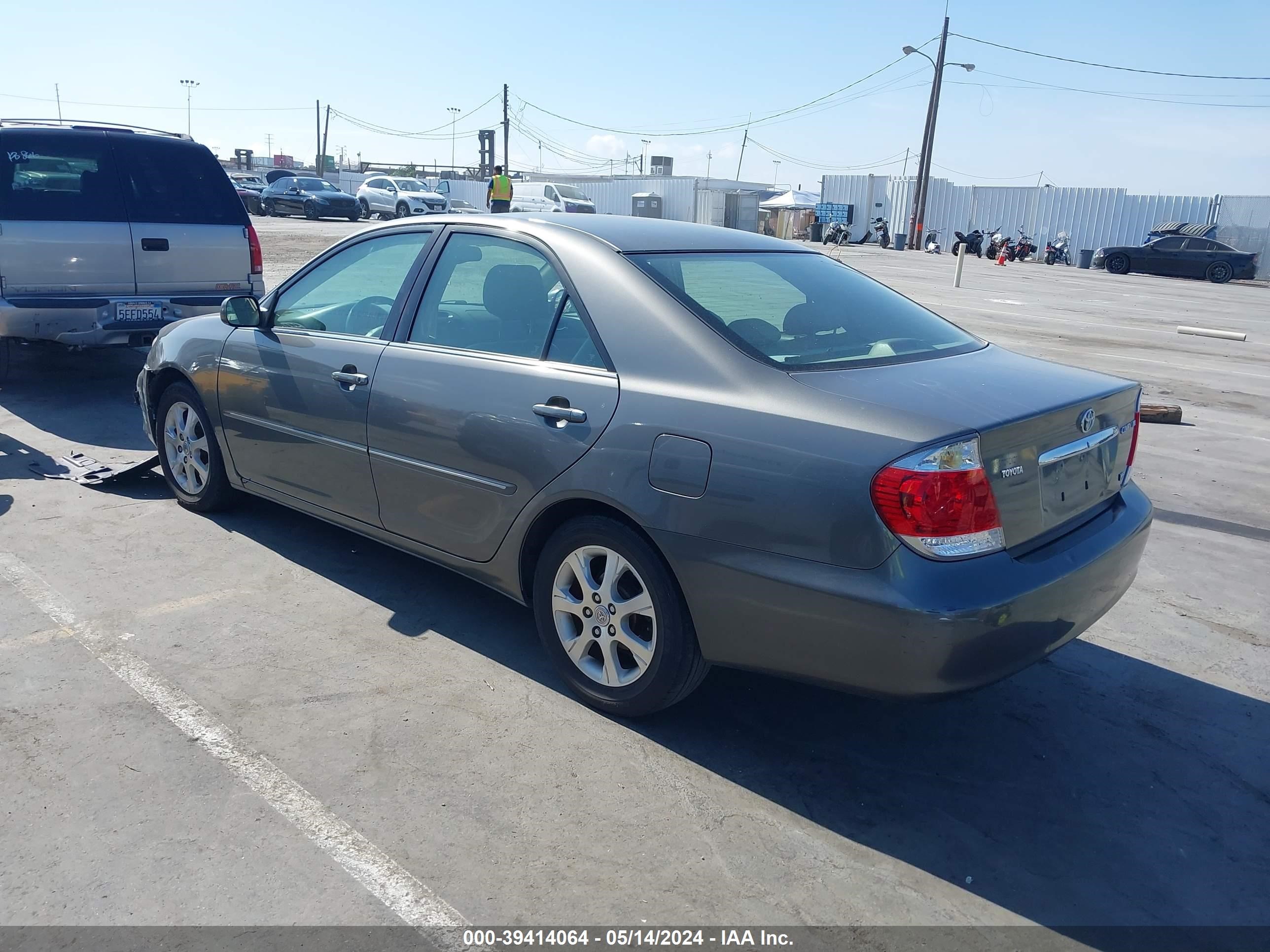 Photo 2 VIN: 4T1BF30K75U617885 - TOYOTA CAMRY 