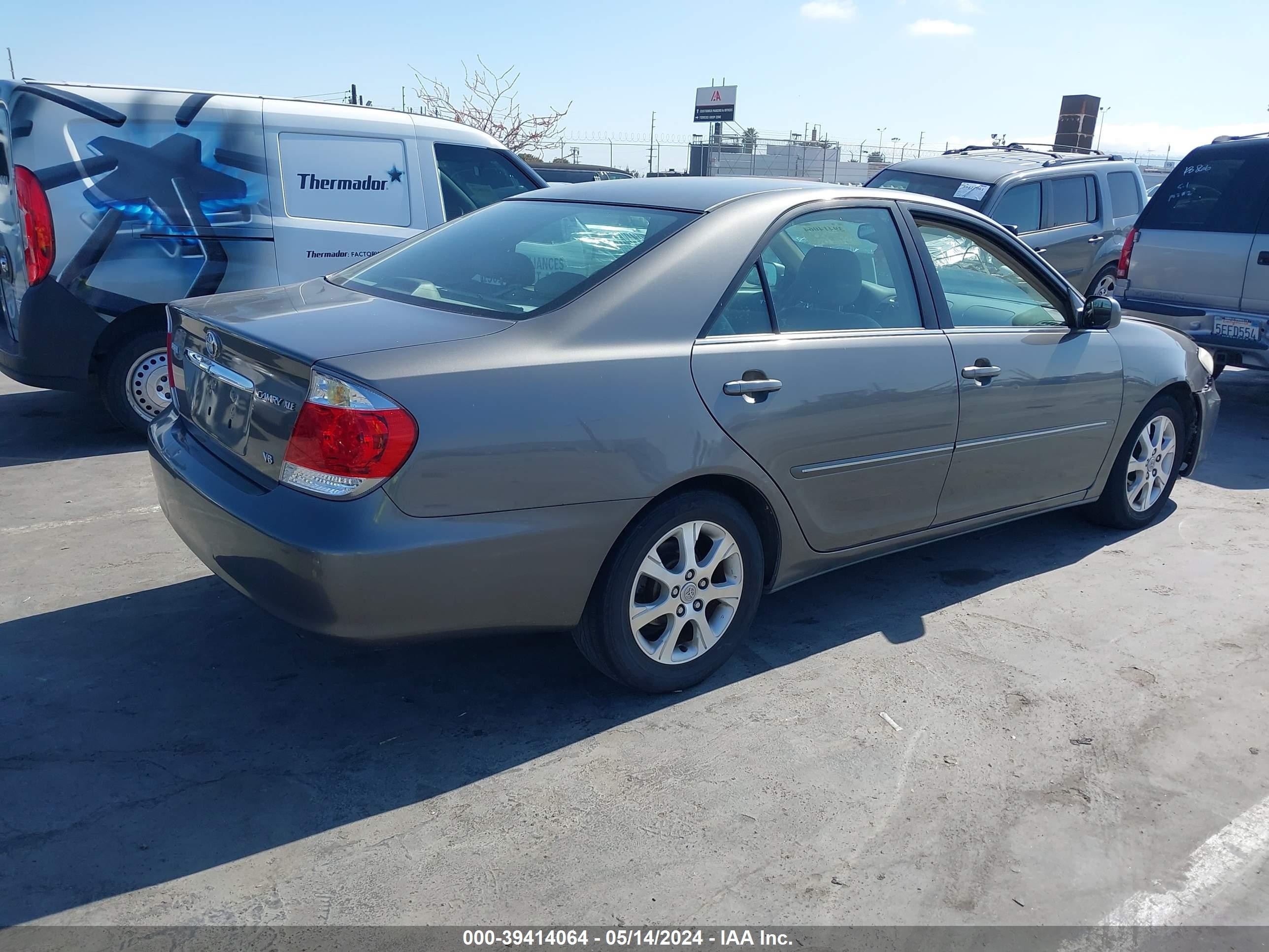 Photo 3 VIN: 4T1BF30K75U617885 - TOYOTA CAMRY 