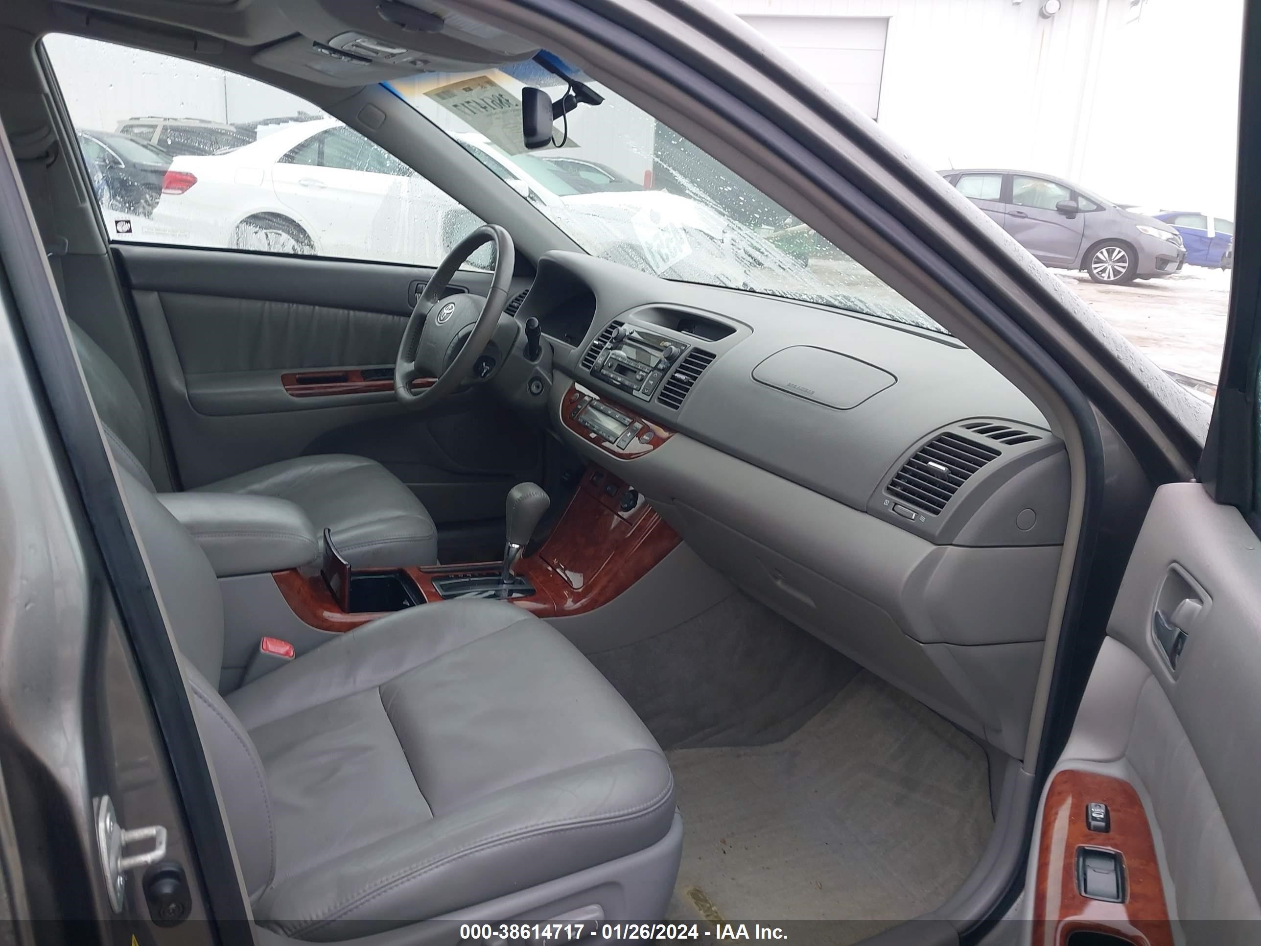 Photo 4 VIN: 4T1BF30K76U633716 - TOYOTA CAMRY 