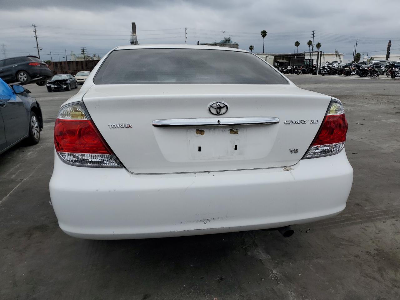 Photo 5 VIN: 4T1BF30K85U097812 - TOYOTA CAMRY 