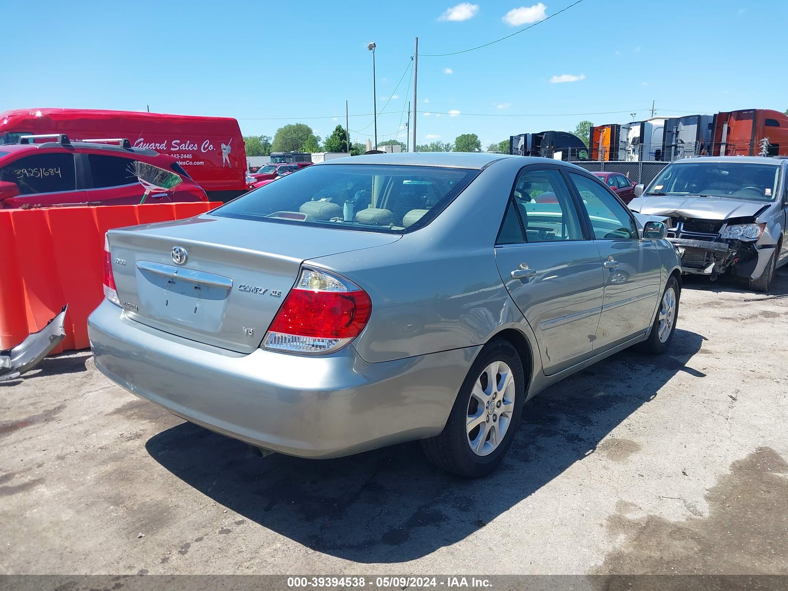 Photo 3 VIN: 4T1BF30K85U618222 - TOYOTA CAMRY 