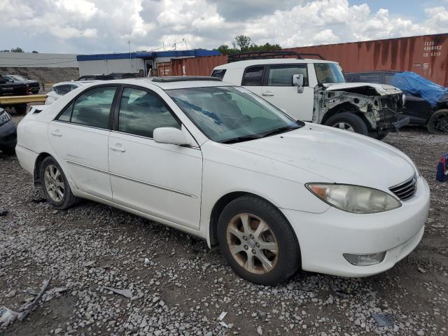 Photo 3 VIN: 4T1BF30K95U605186 - TOYOTA CAMRY LE 