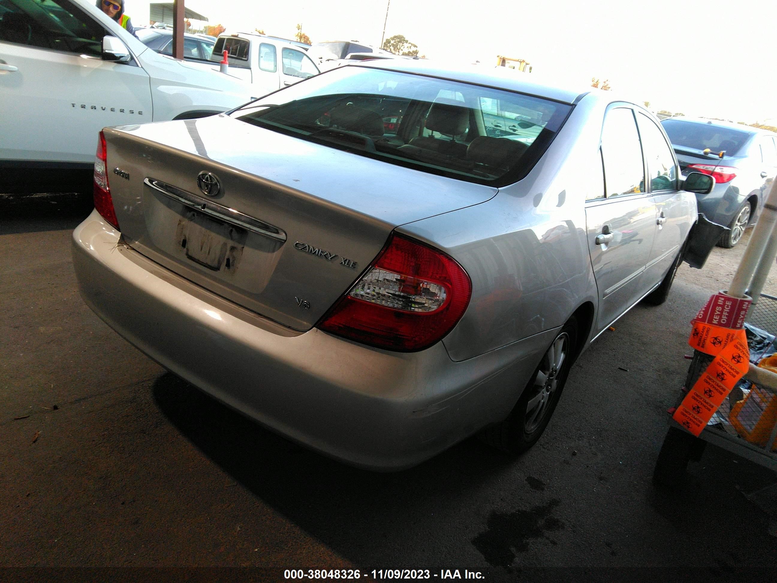 Photo 3 VIN: 4T1BF30KX3U056899 - TOYOTA CAMRY 