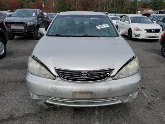 Photo 4 VIN: 4T1BF30KX5U091168 - TOYOTA CAMRY LE 