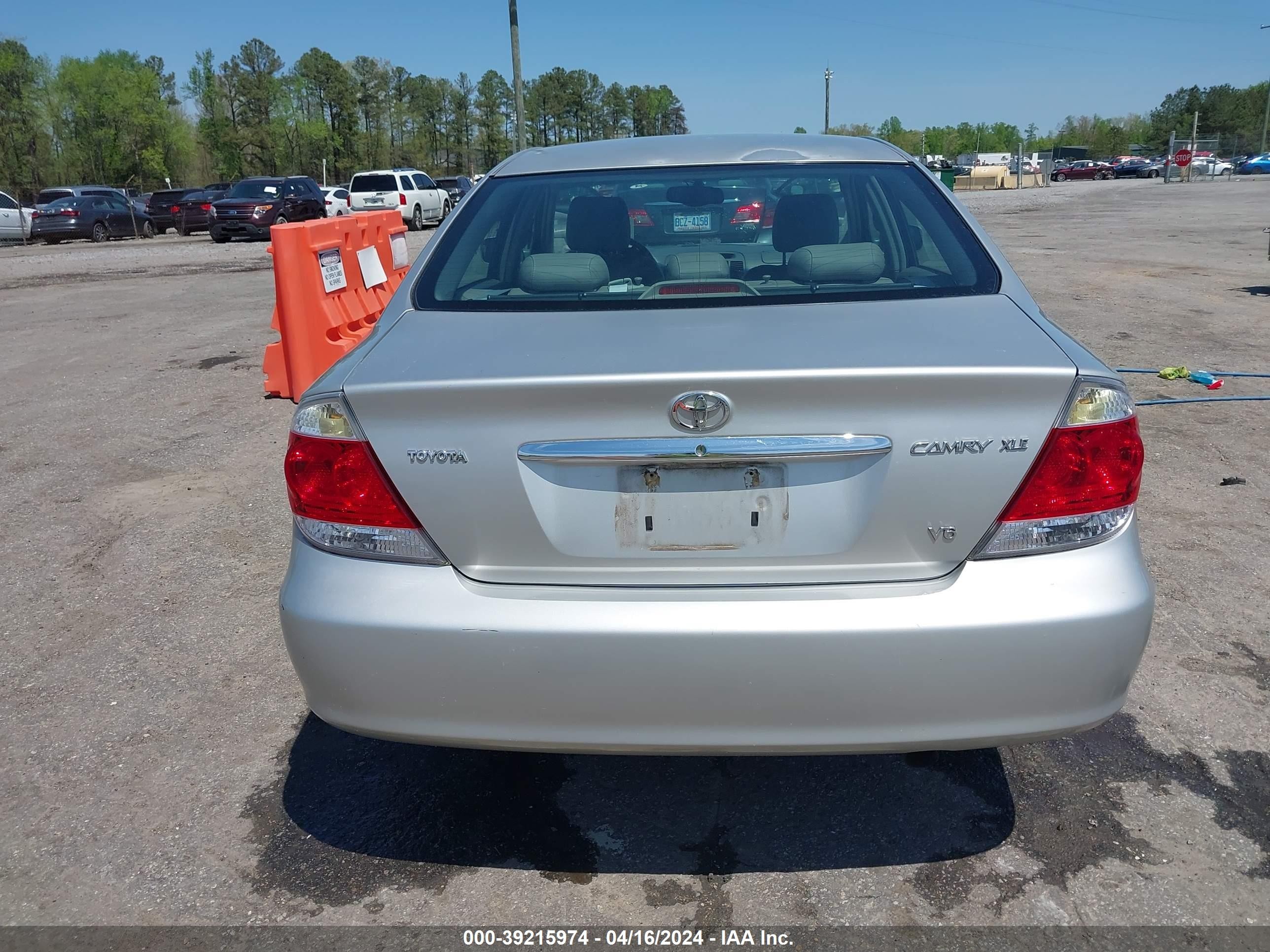 Photo 15 VIN: 4T1BF30KX5U606797 - TOYOTA CAMRY 