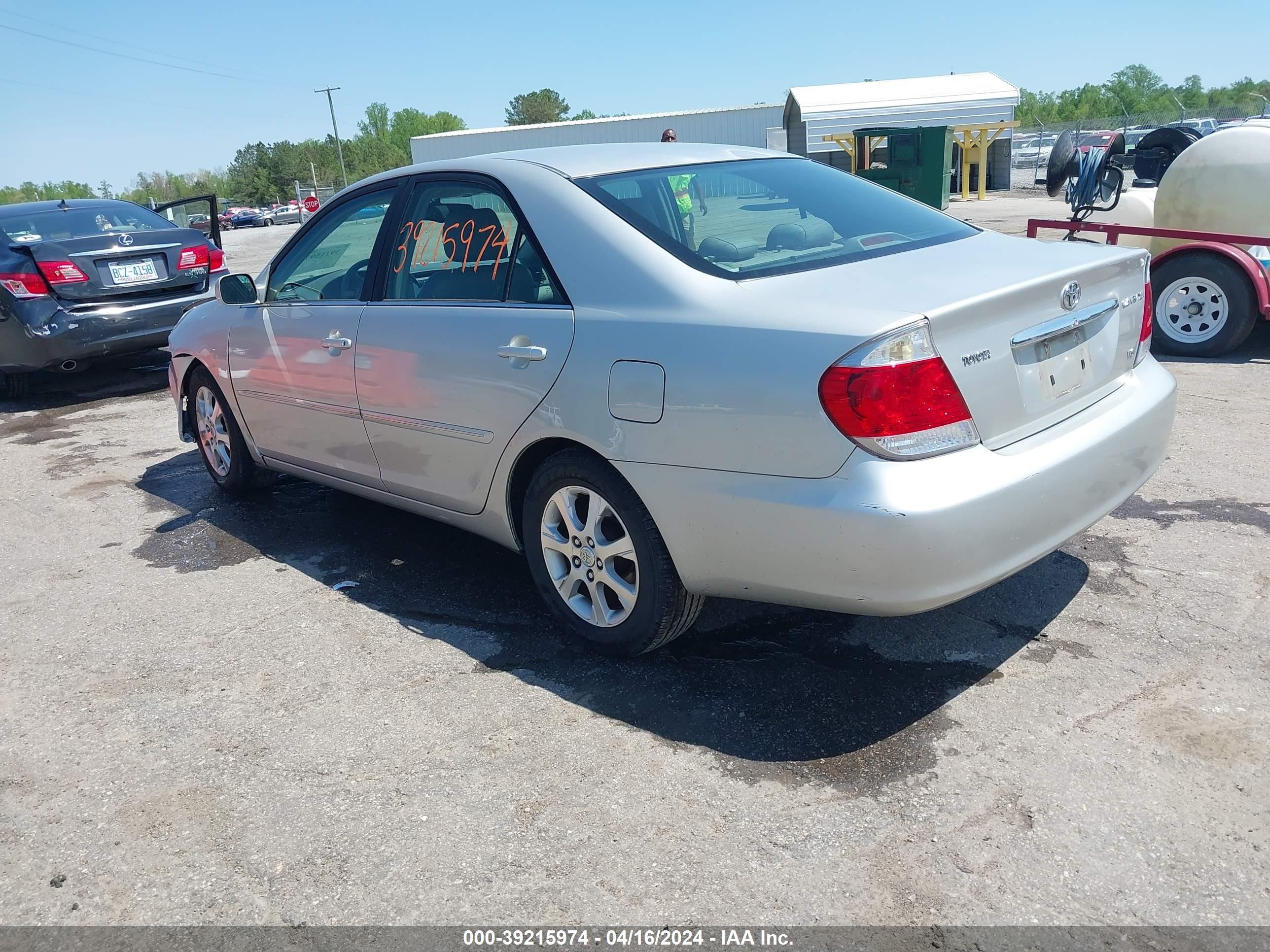 Photo 2 VIN: 4T1BF30KX5U606797 - TOYOTA CAMRY 