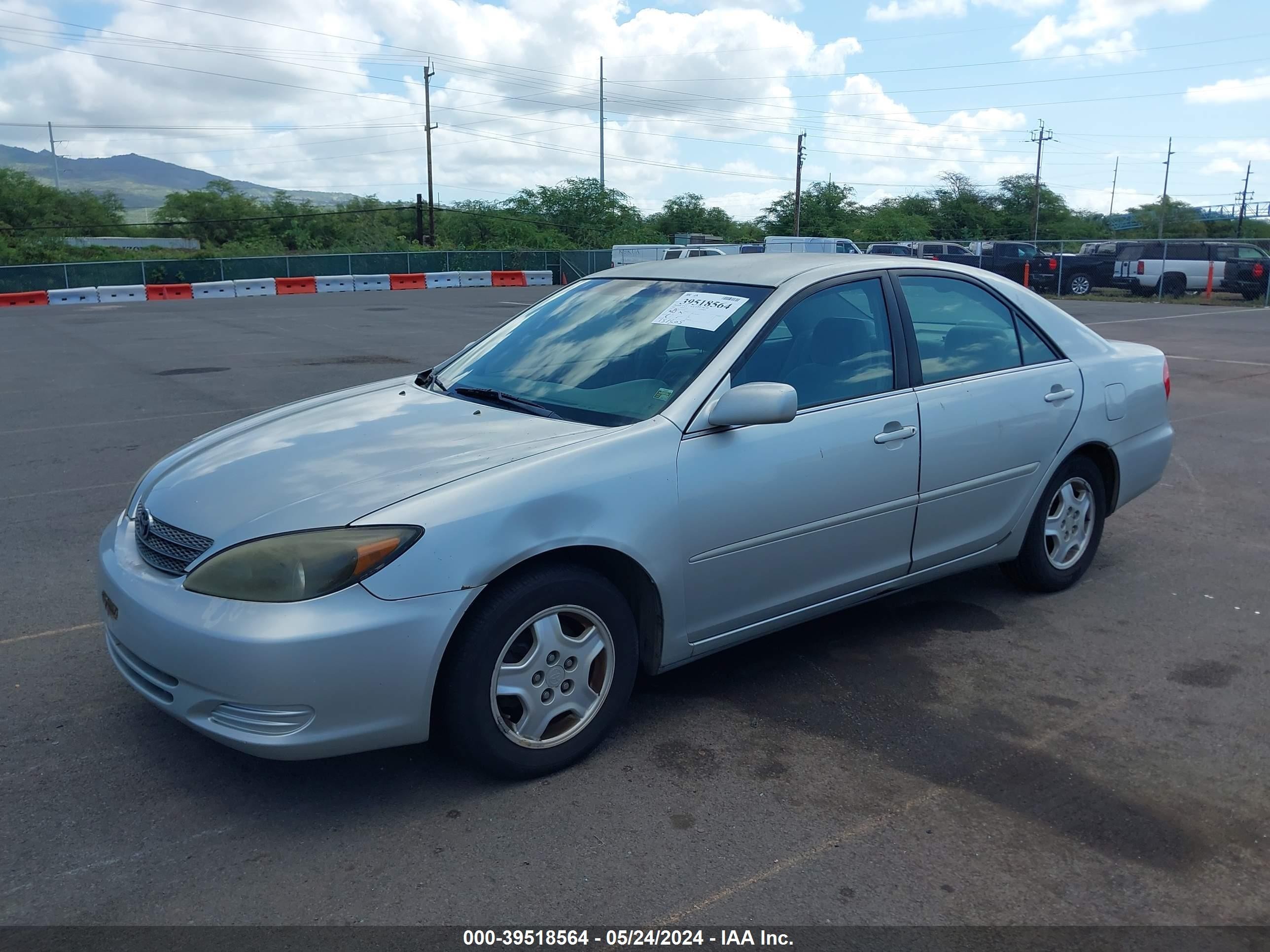 Photo 1 VIN: 4T1BF32K12U013581 - TOYOTA CAMRY 