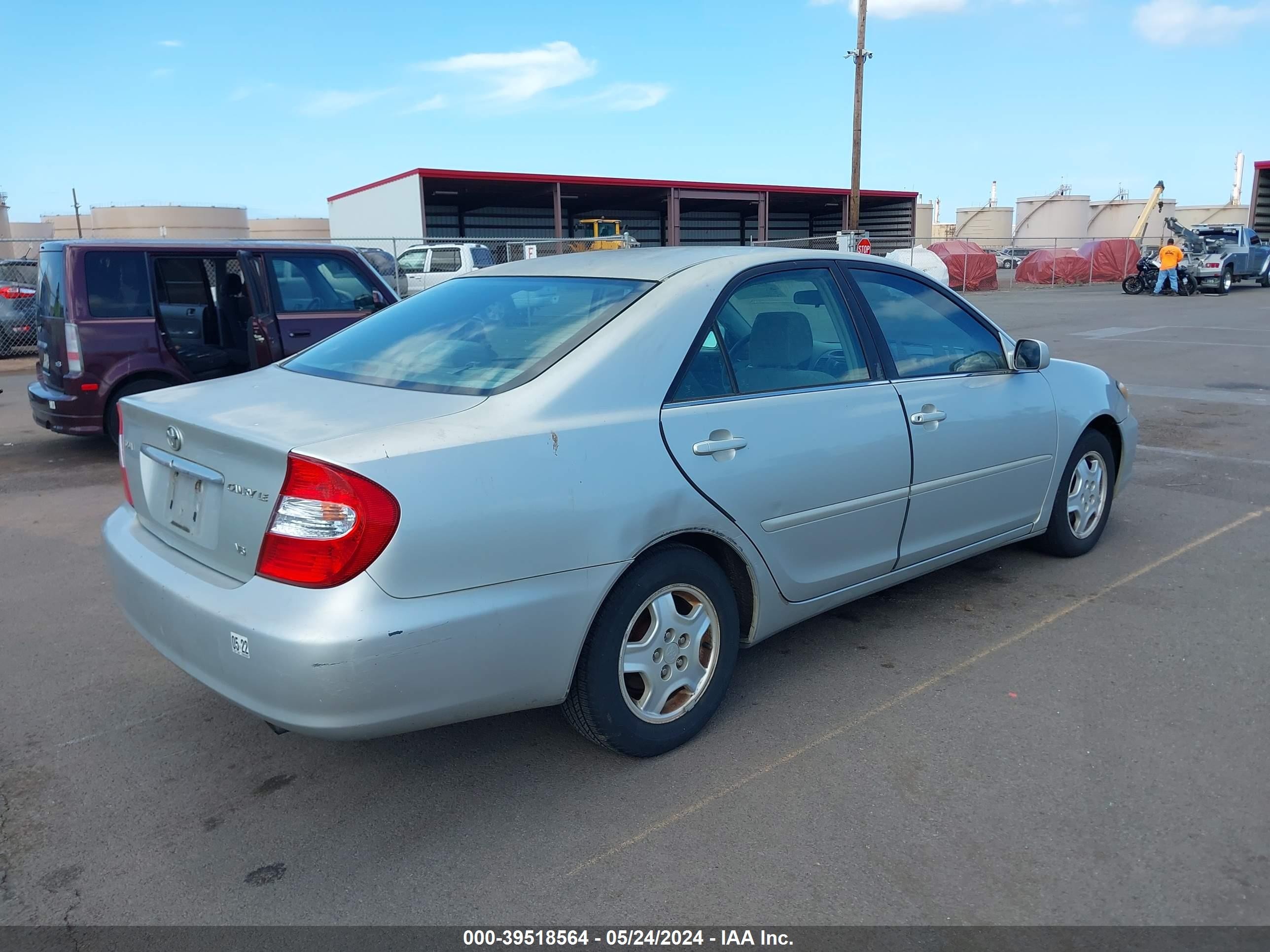 Photo 3 VIN: 4T1BF32K12U013581 - TOYOTA CAMRY 