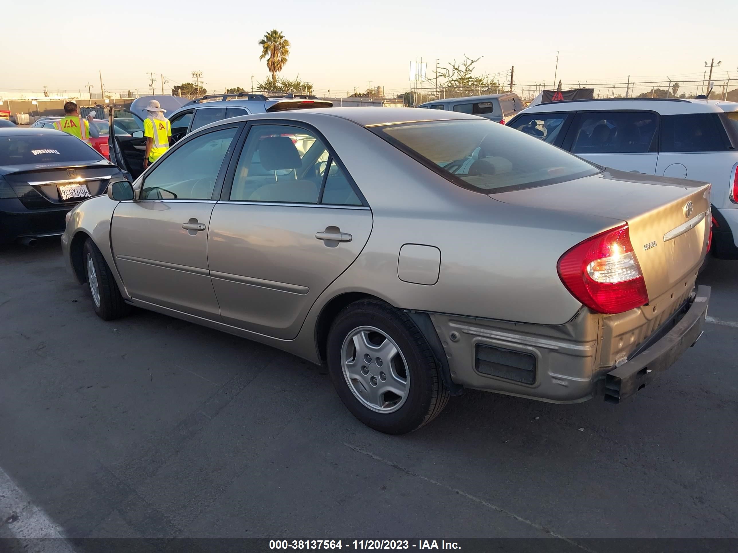 Photo 2 VIN: 4T1BF32K12U536275 - TOYOTA CAMRY 