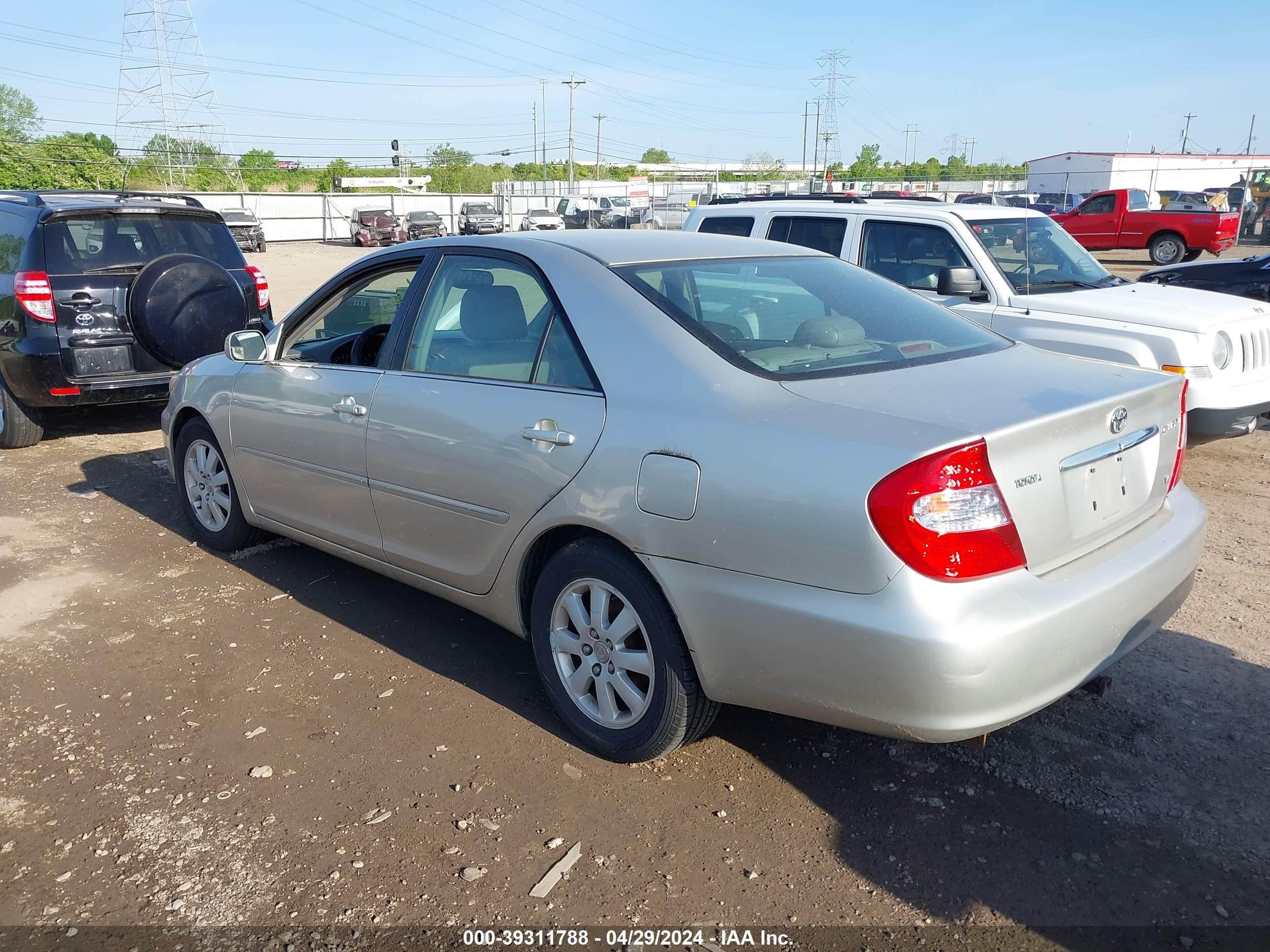 Photo 2 VIN: 4T1BF32K14U588993 - TOYOTA CAMRY 