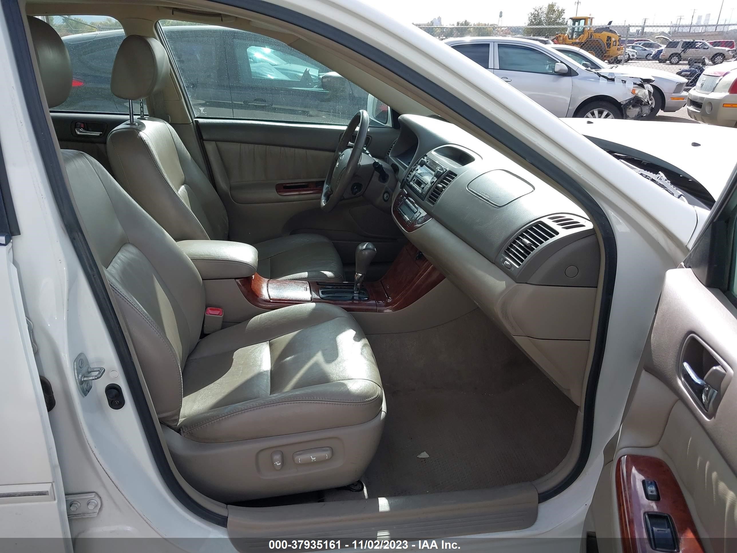 Photo 4 VIN: 4T1BF32K15U087233 - TOYOTA CAMRY 