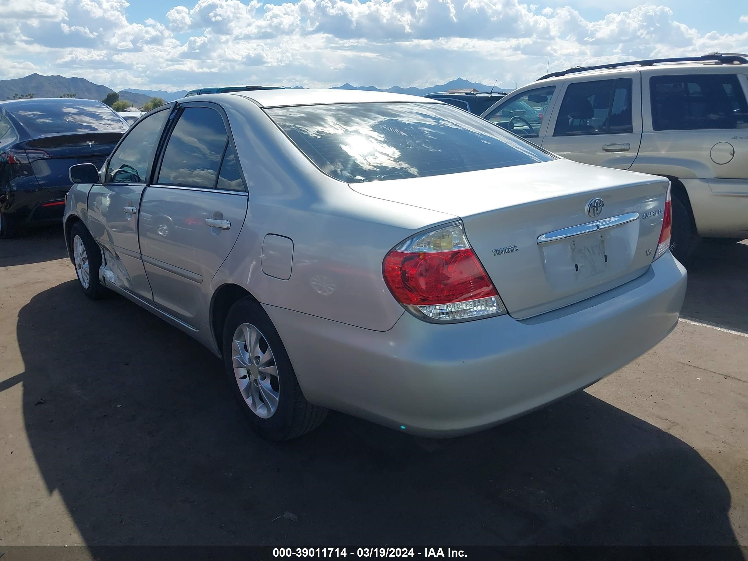 Photo 2 VIN: 4T1BF32K25U110941 - TOYOTA CAMRY 