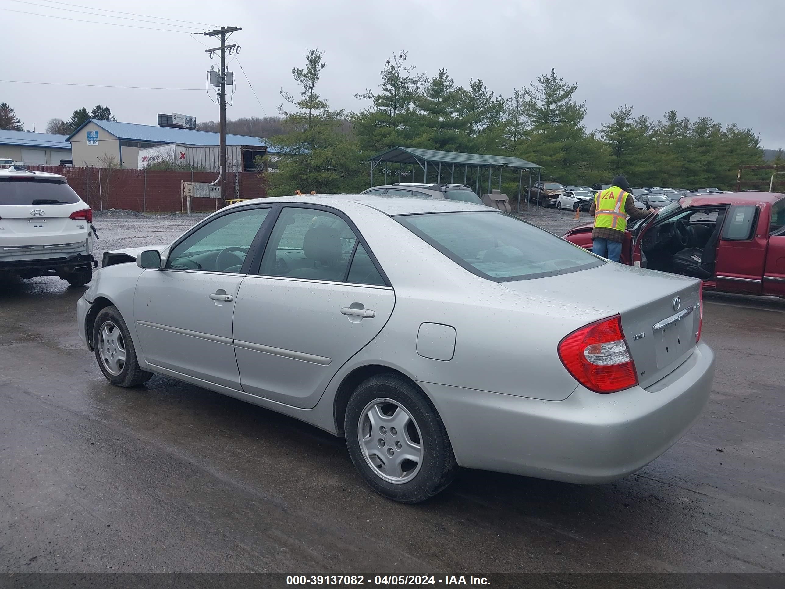 Photo 2 VIN: 4T1BF32K32U526623 - TOYOTA CAMRY 