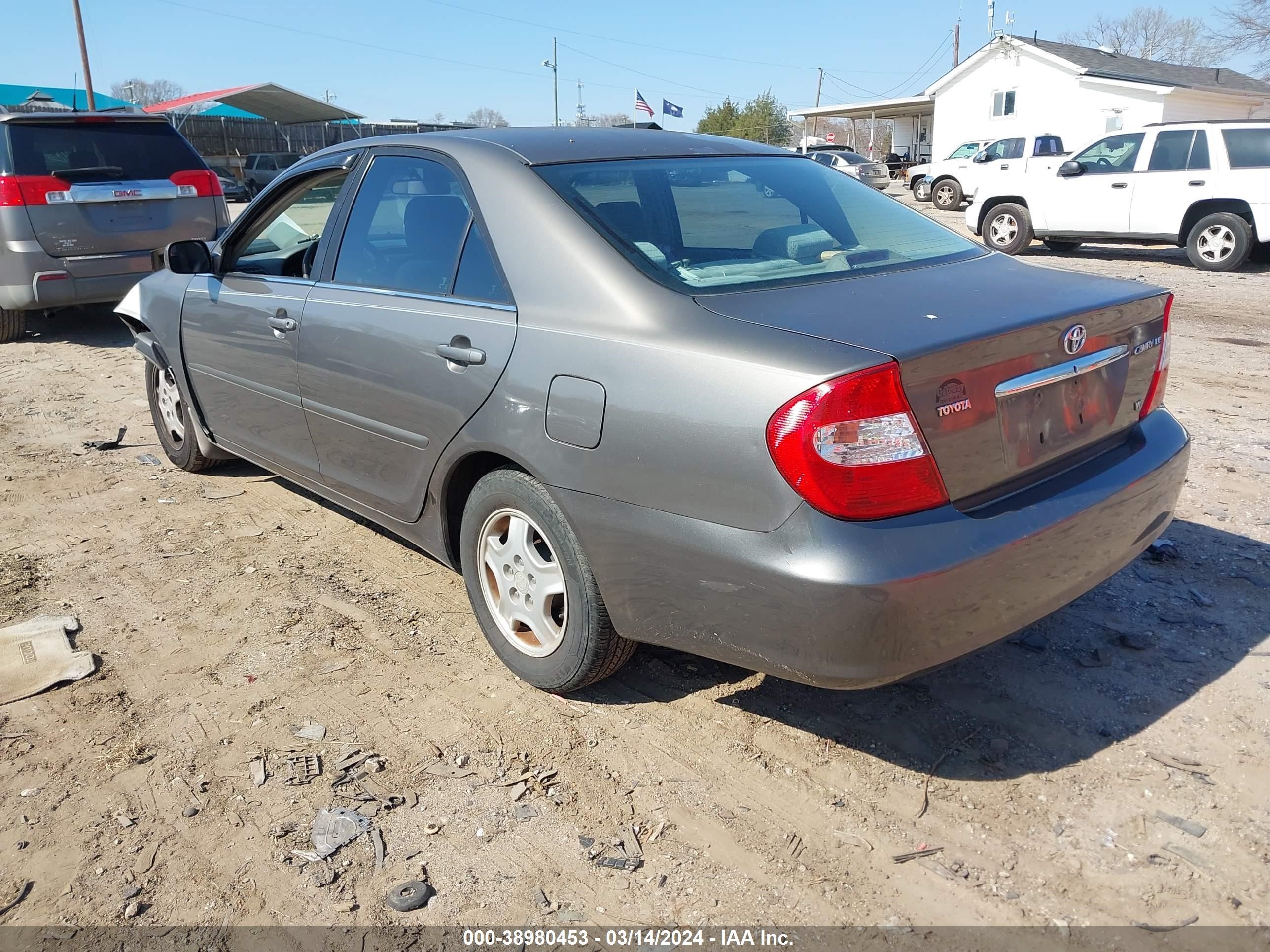 Photo 2 VIN: 4T1BF32K33U552379 - TOYOTA CAMRY 