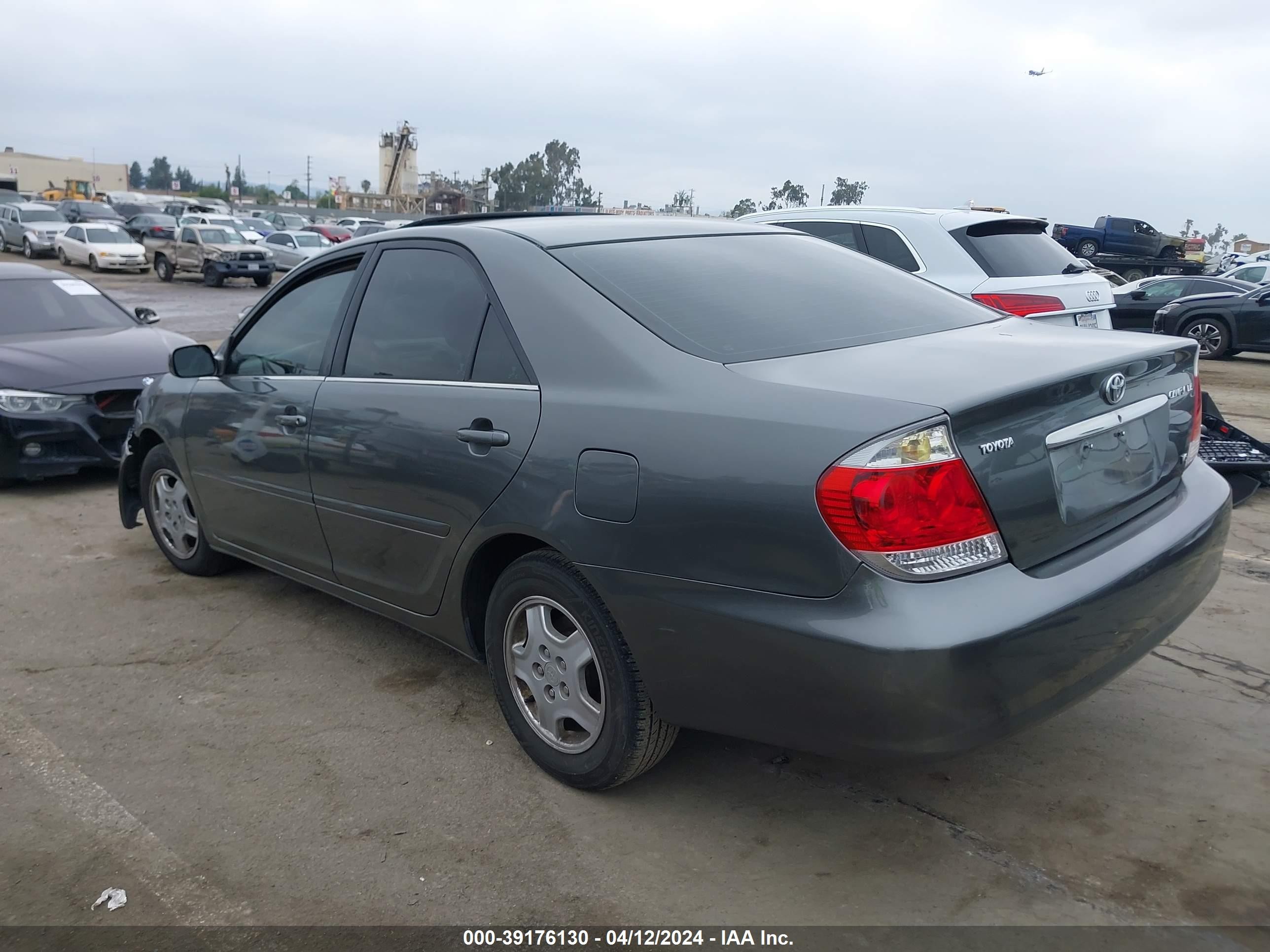 Photo 2 VIN: 4T1BF32K33U559154 - TOYOTA CAMRY 