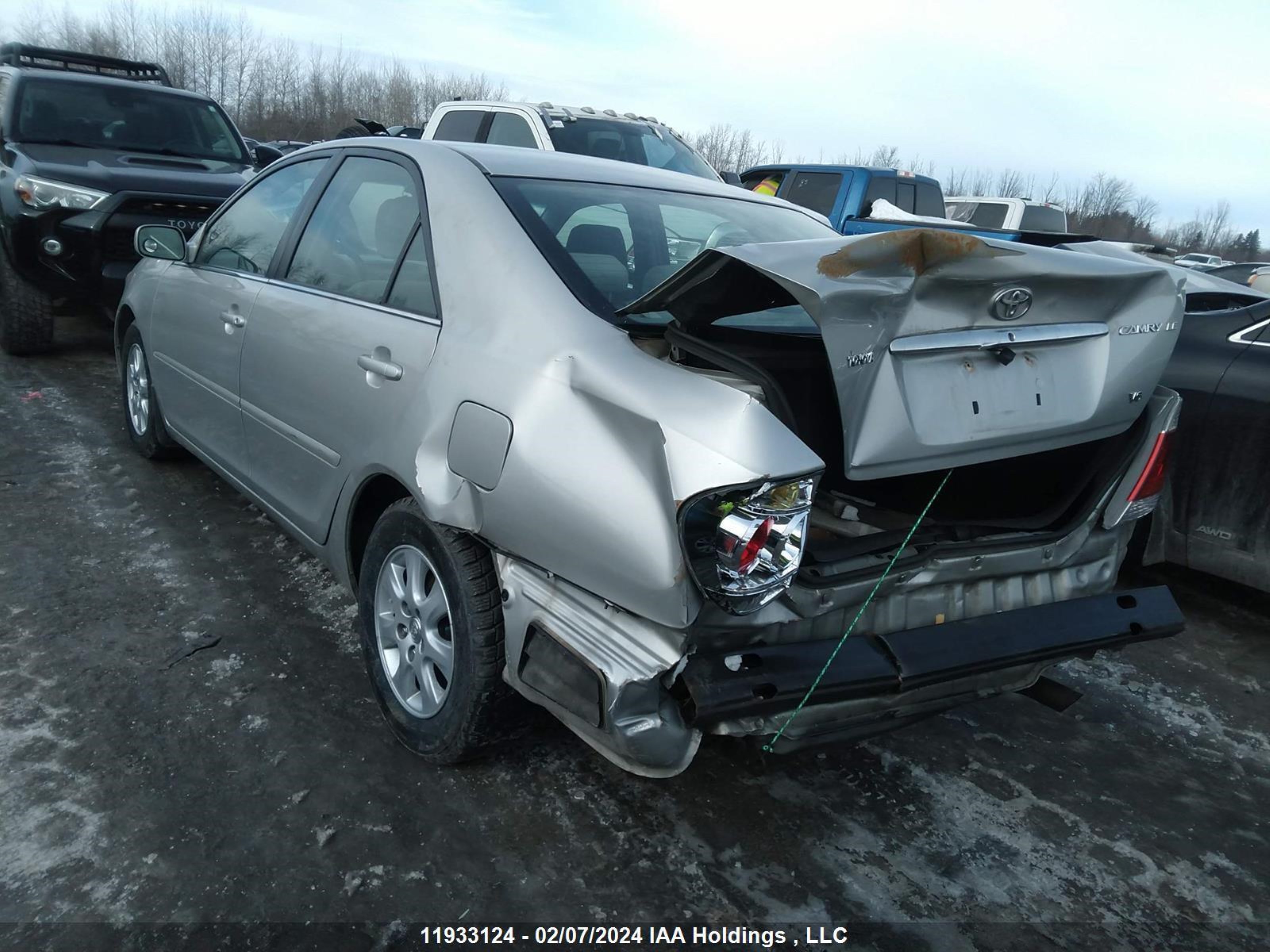 Photo 2 VIN: 4T1BF32K36U113963 - TOYOTA CAMRY 