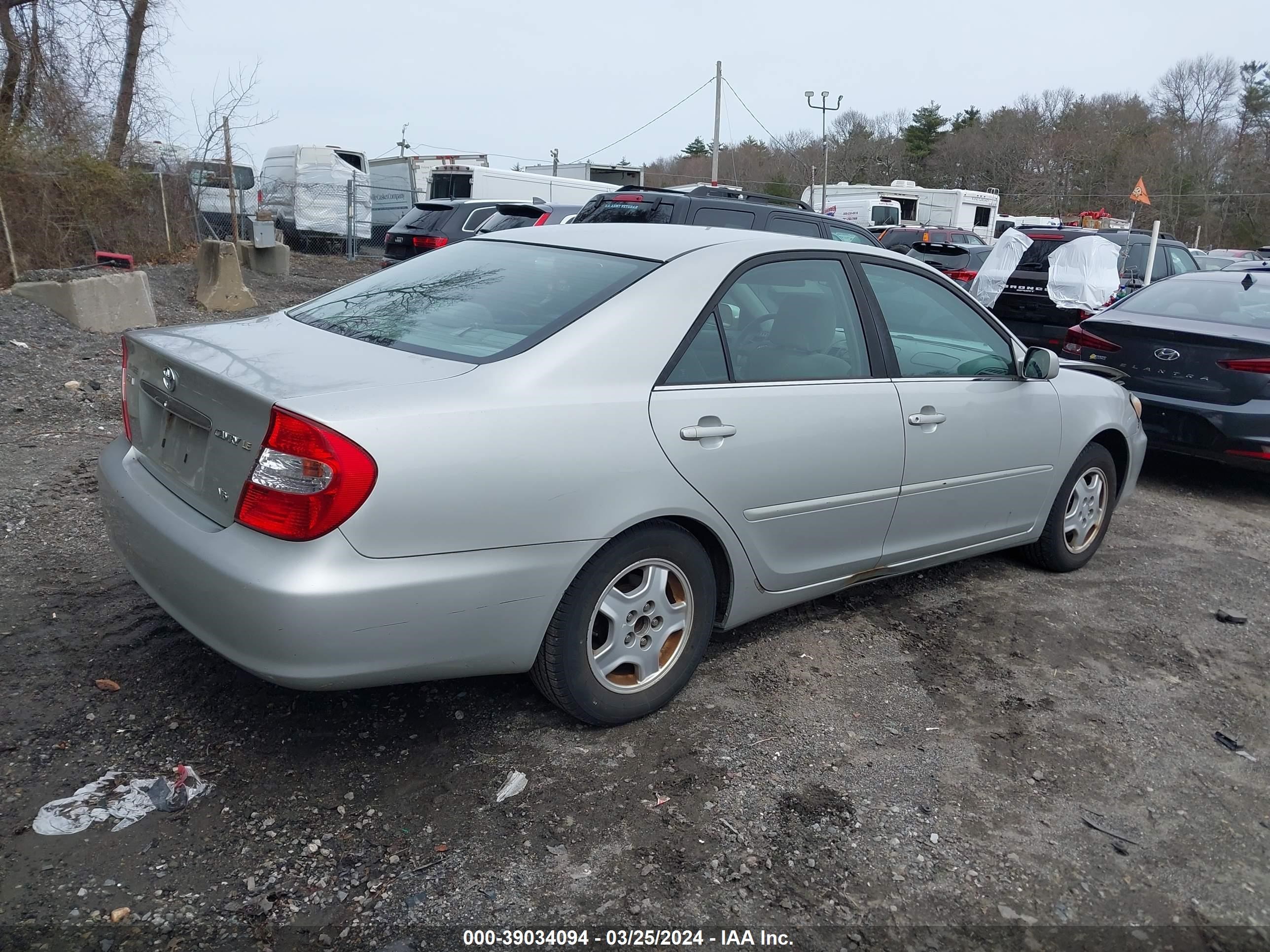 Photo 3 VIN: 4T1BF32K42U032075 - TOYOTA CAMRY 