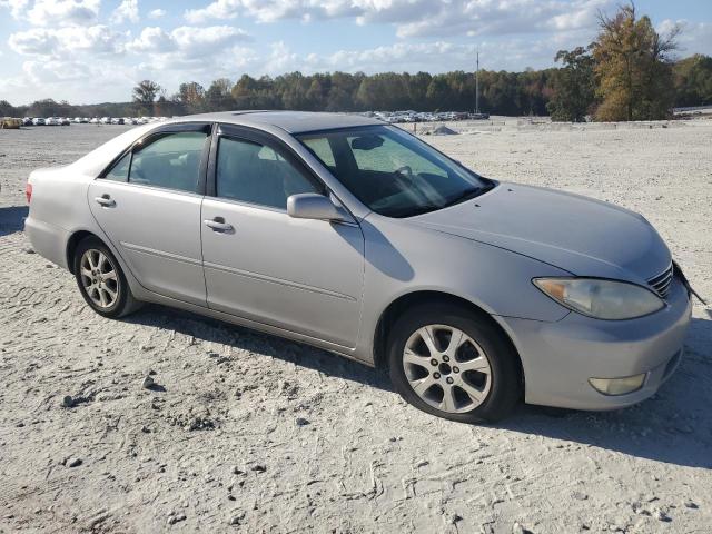 Photo 3 VIN: 4T1BF32K45U592196 - TOYOTA CAMRY LE 