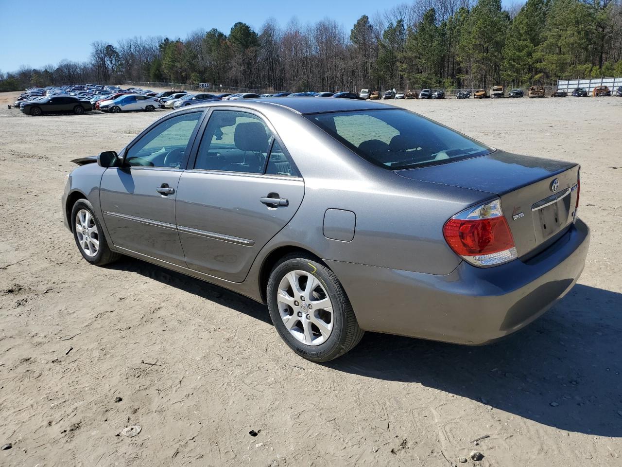 Photo 1 VIN: 4T1BF32K45U617601 - TOYOTA CAMRY 