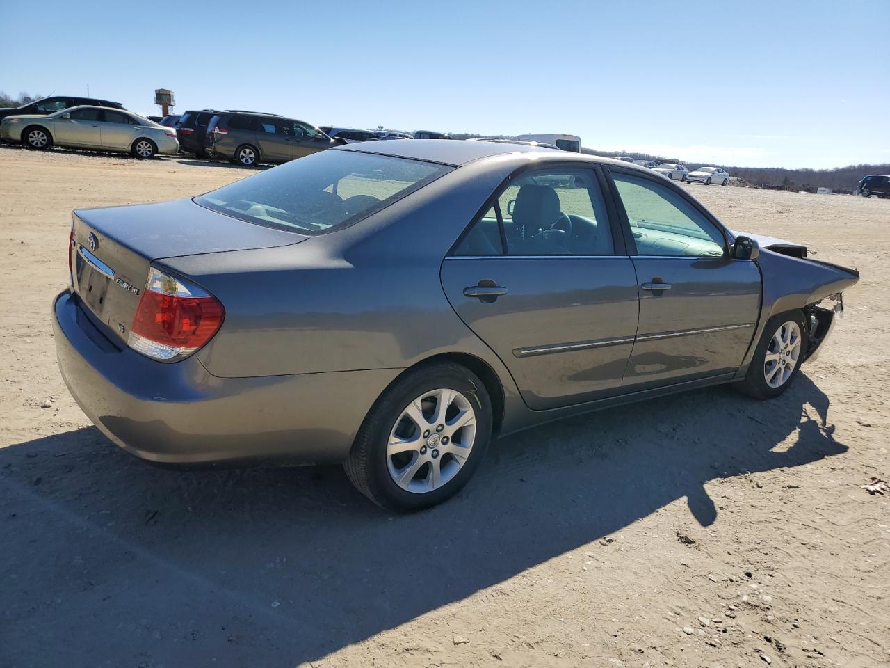 Photo 2 VIN: 4T1BF32K45U617601 - TOYOTA CAMRY 