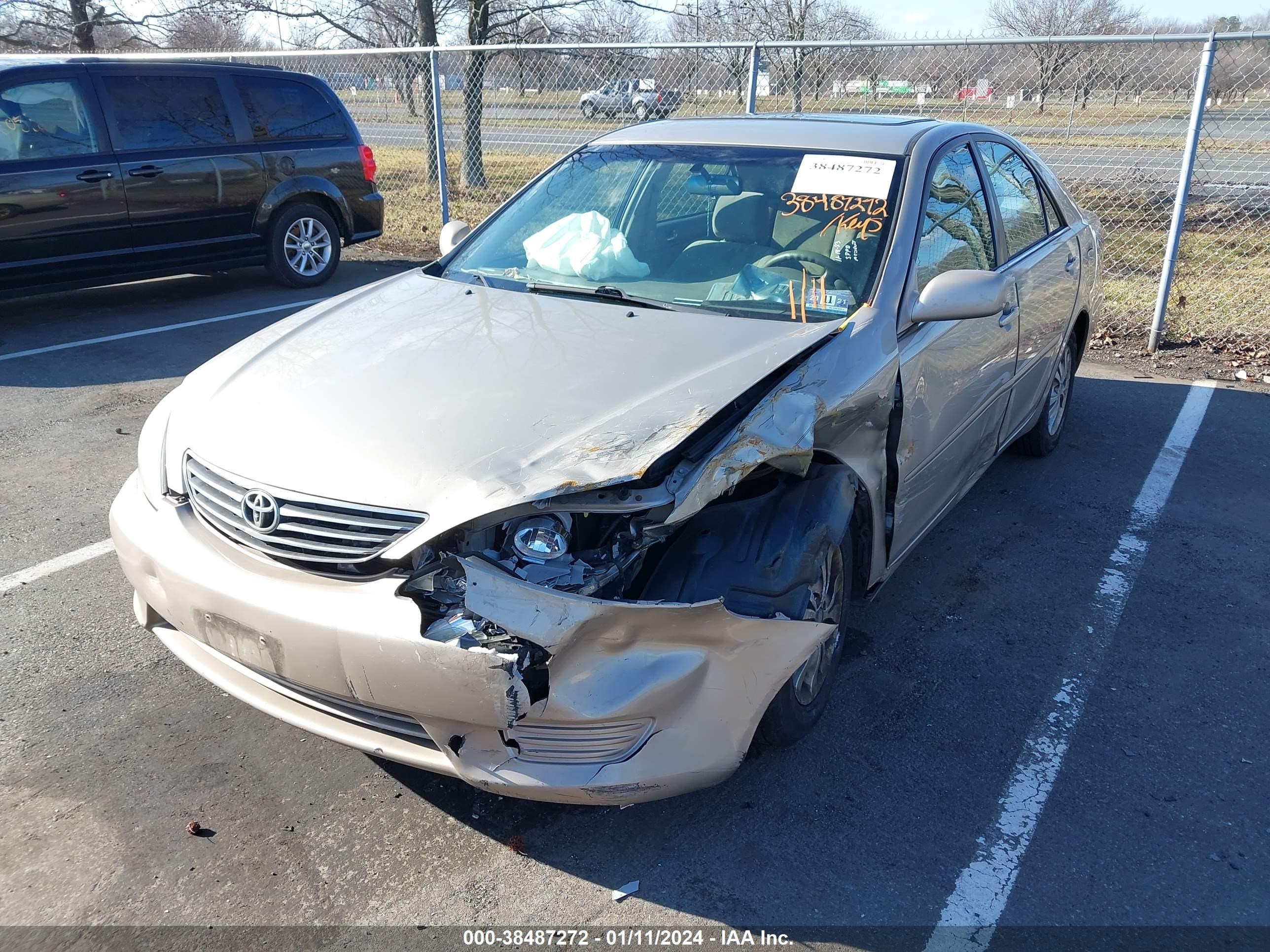 Photo 1 VIN: 4T1BF32K46U114698 - TOYOTA CAMRY 